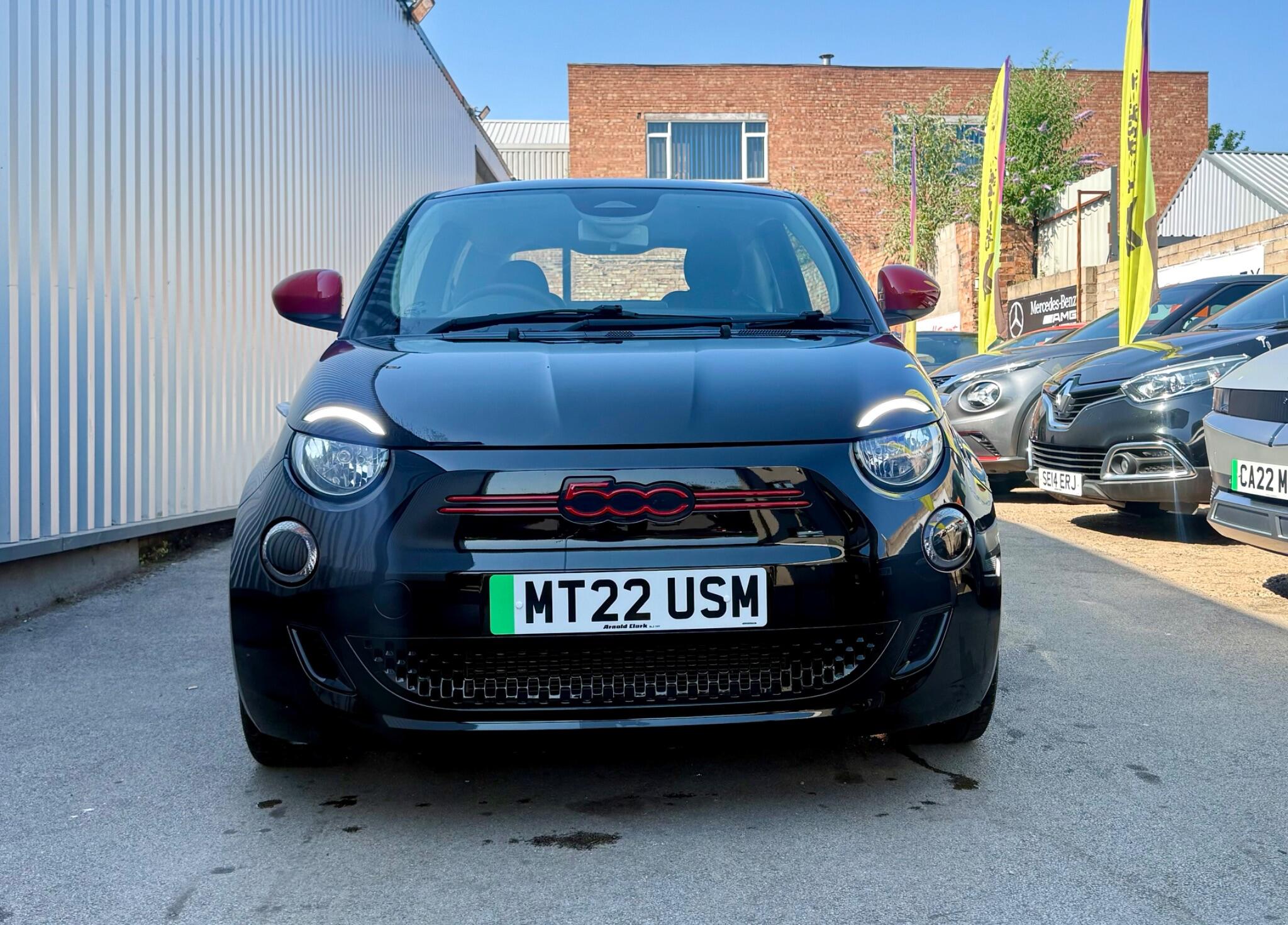 Fiat 500e view 2
