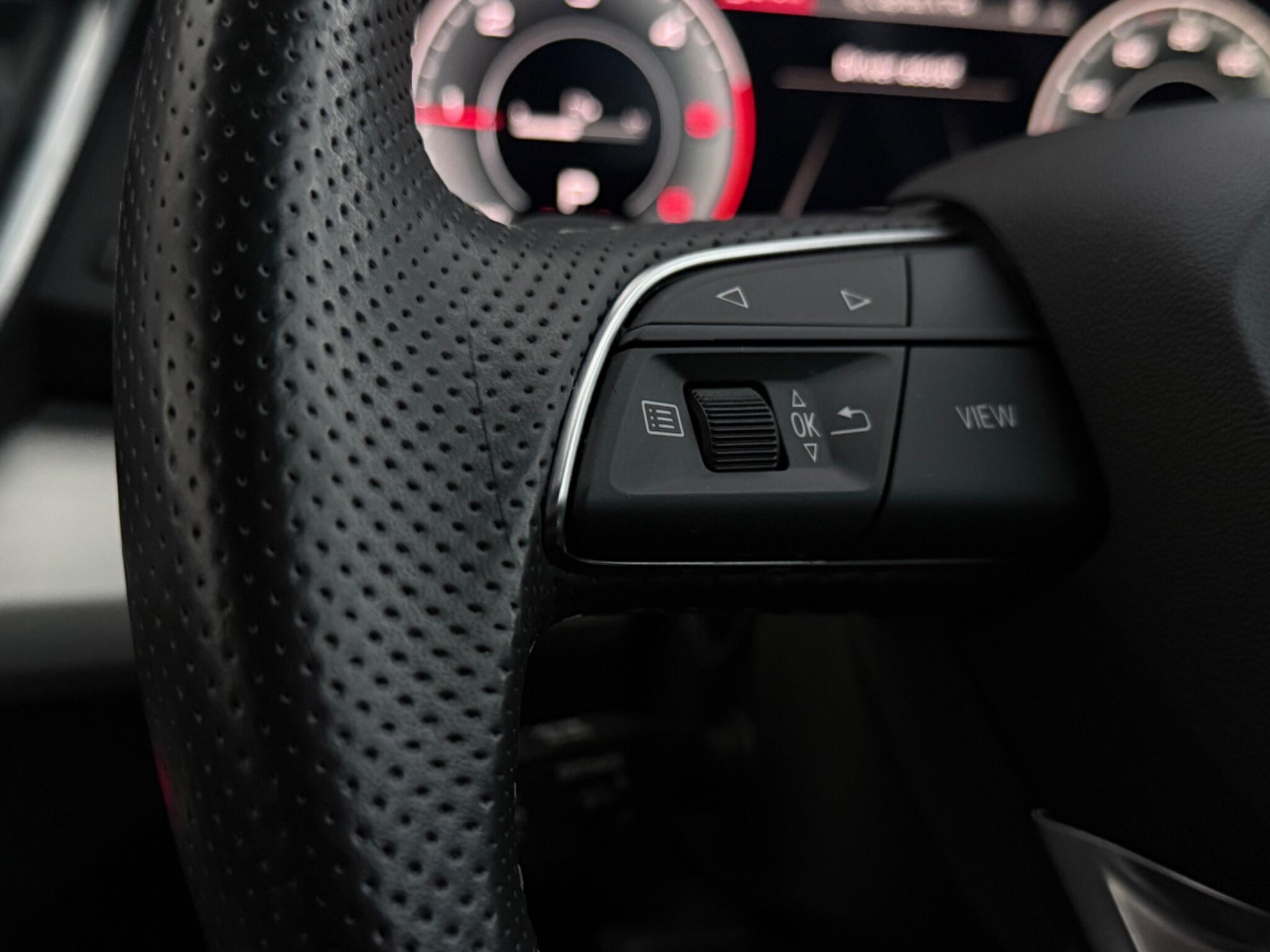 Audi Q5 view 13