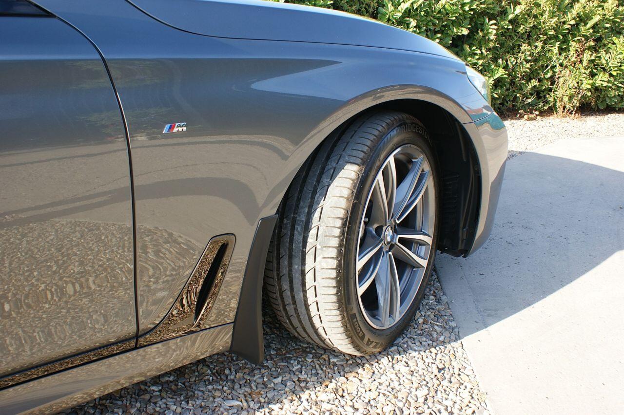 BMW 7 Series view 10