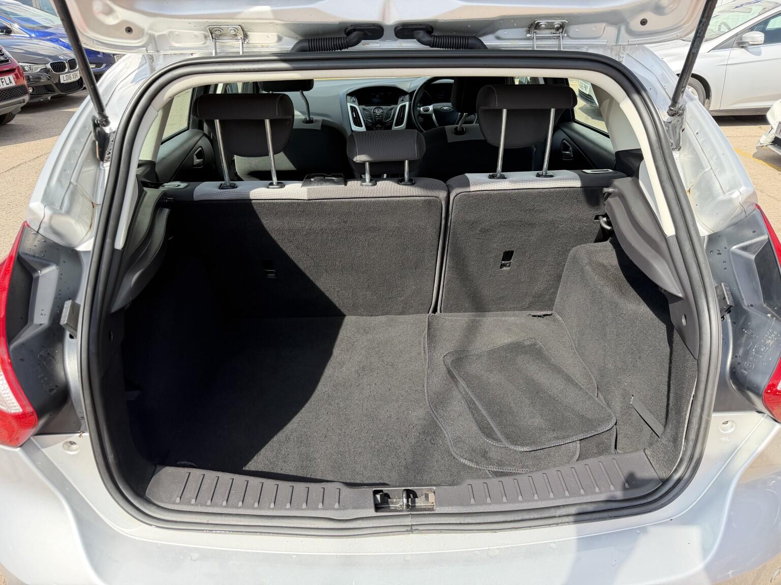 Ford Focus view 17