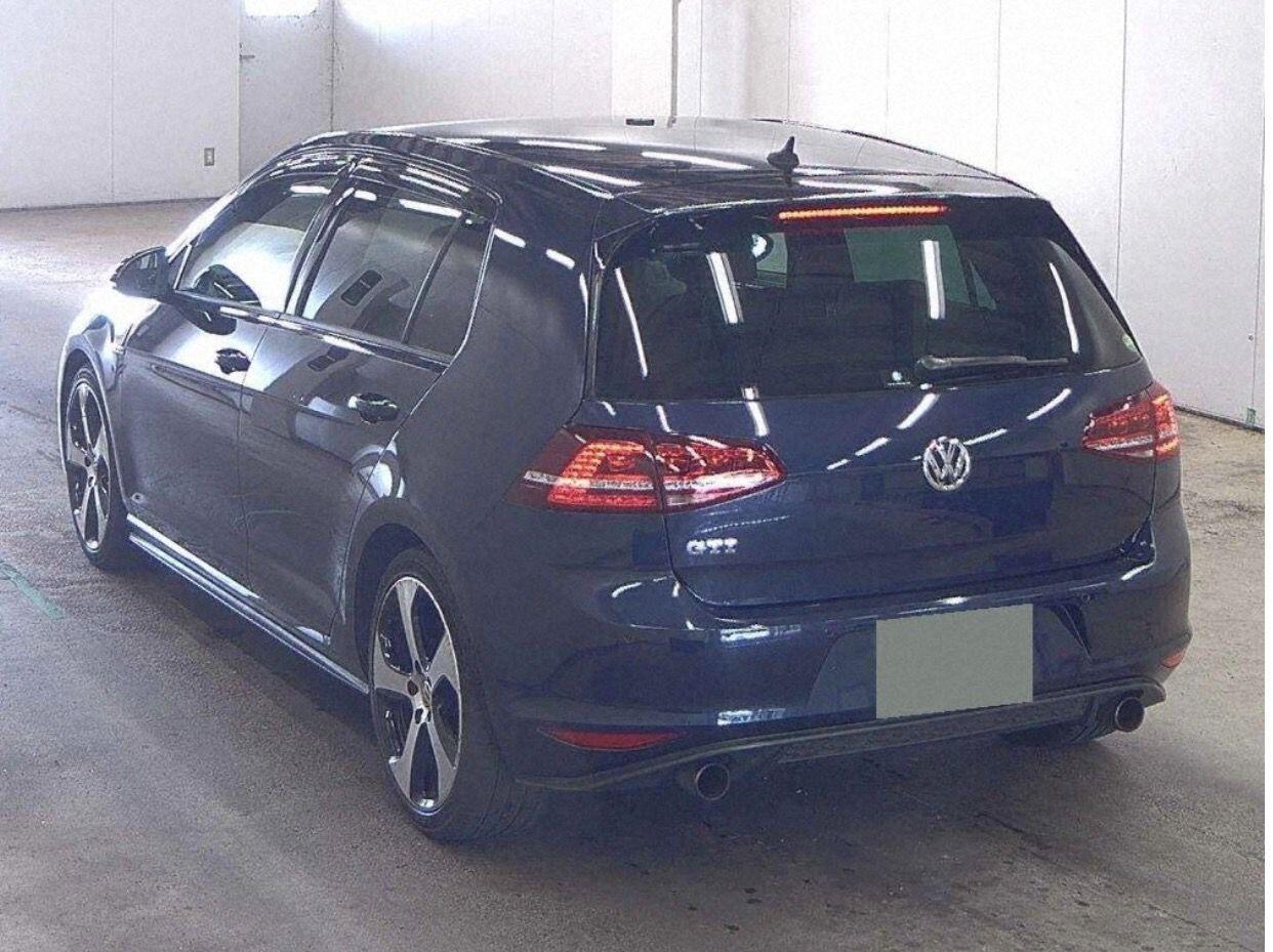Volkswagen Golf view 3