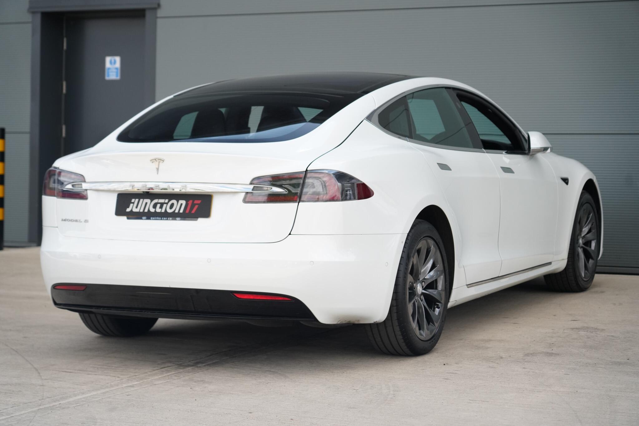 Tesla Model S view 10