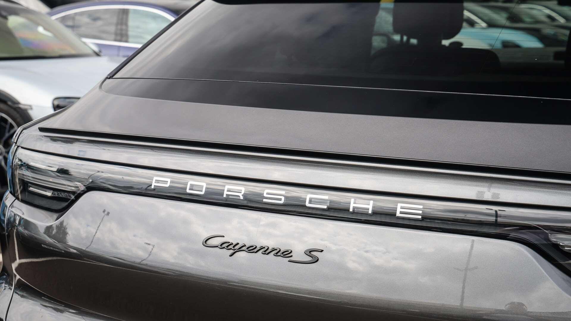 Porsche Cayenne view 30
