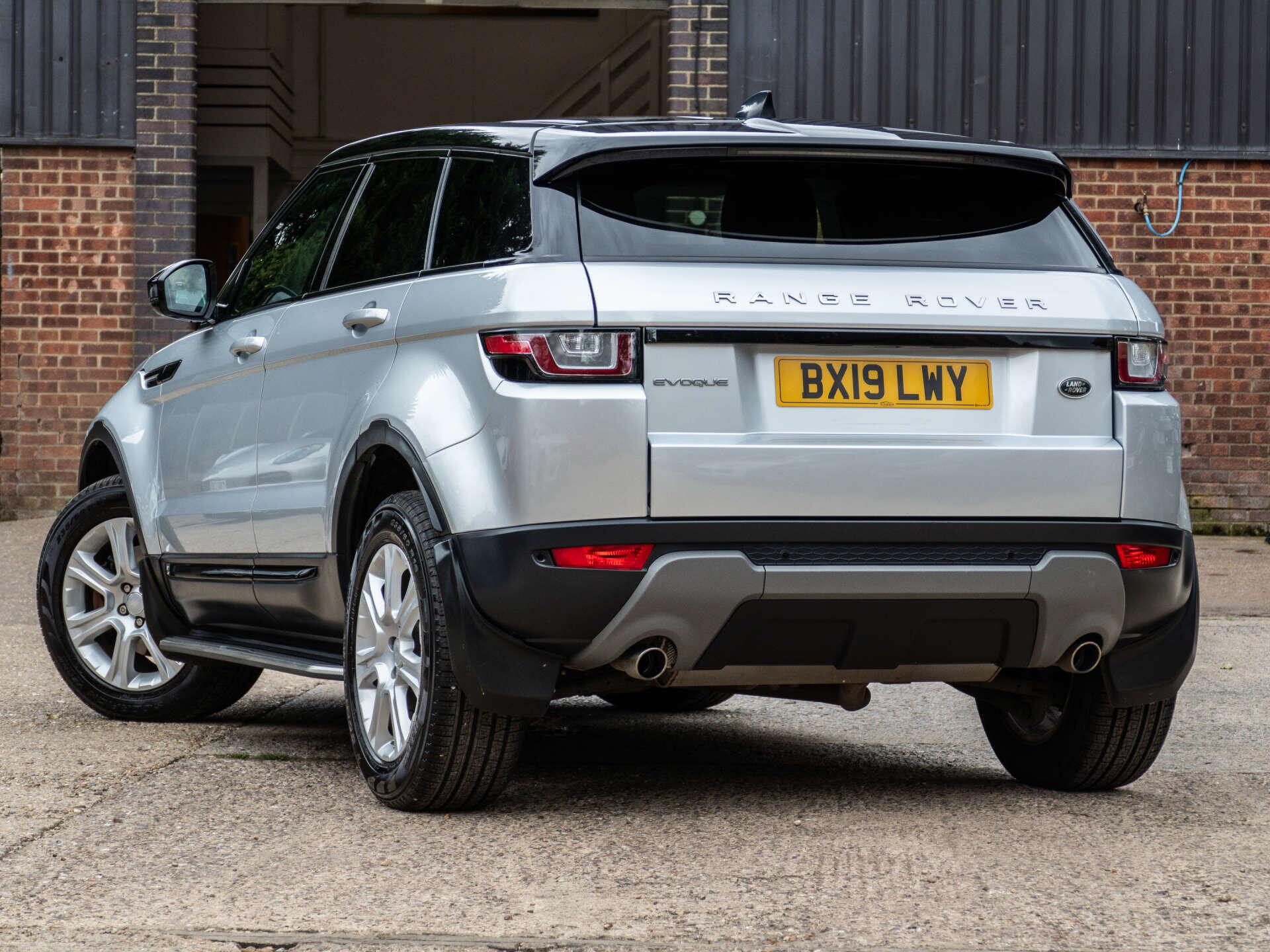 Land Rover Range Rover Evoque view 2