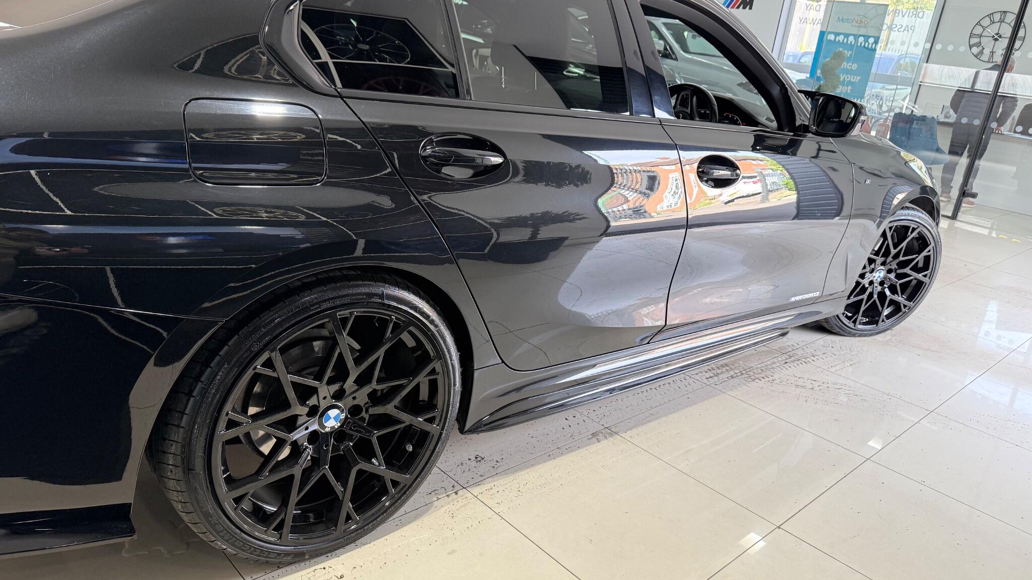 BMW 3 Series view 24