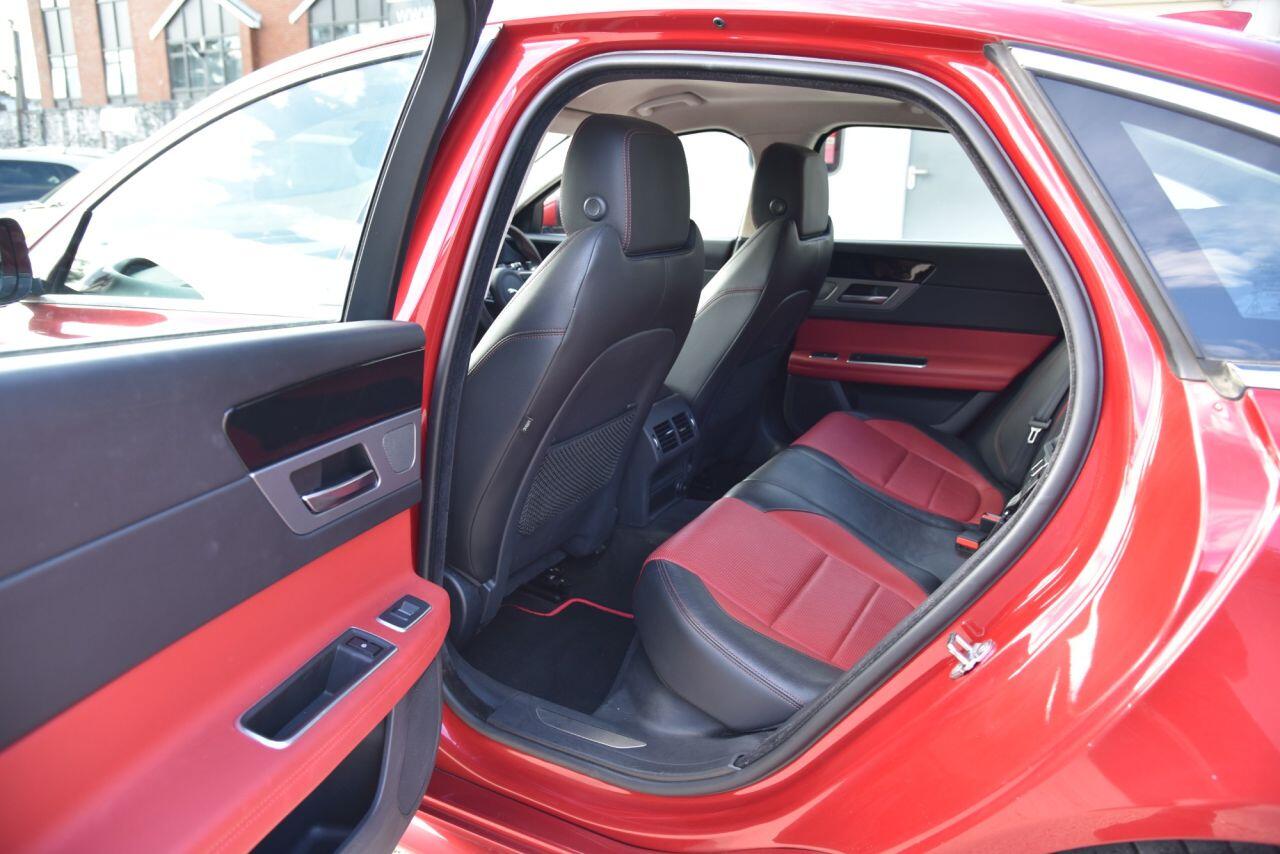 Jaguar XF view 25