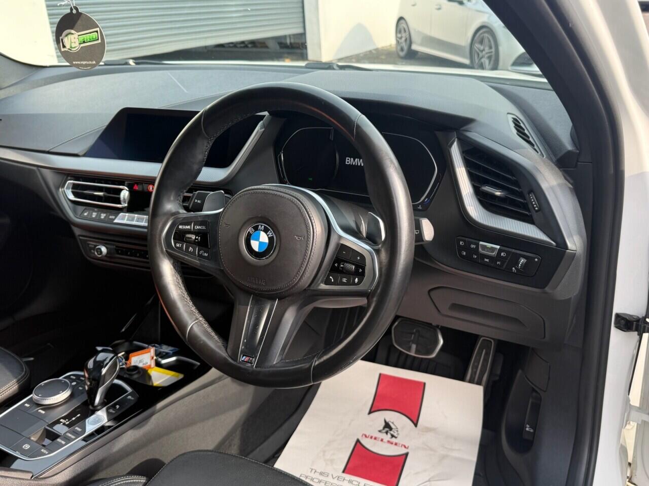 BMW 1 Series view 14