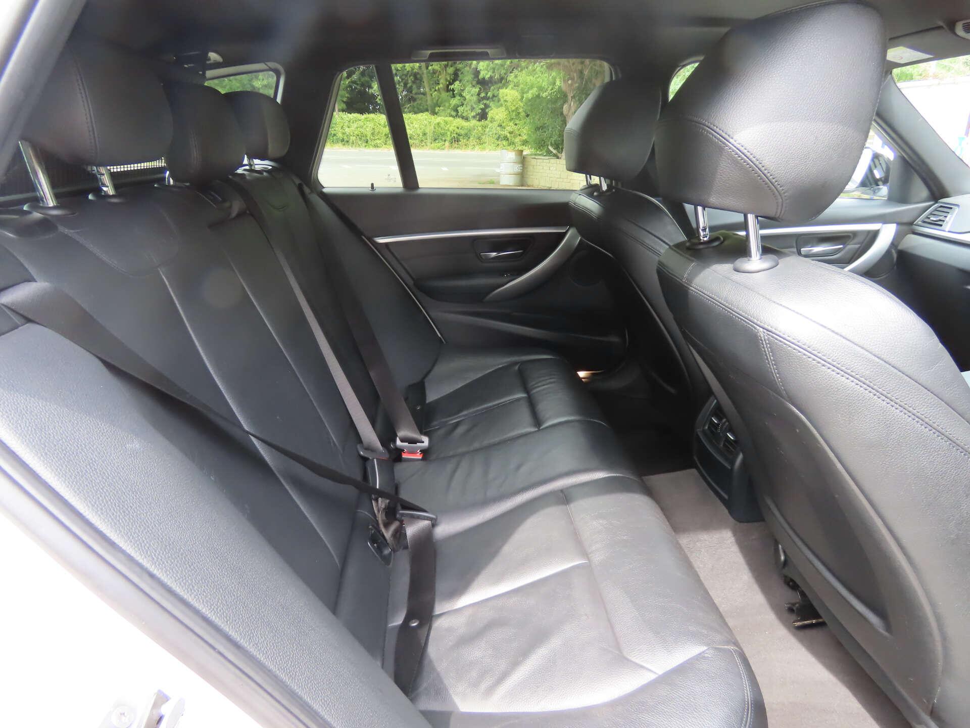 BMW 3 Series view 9