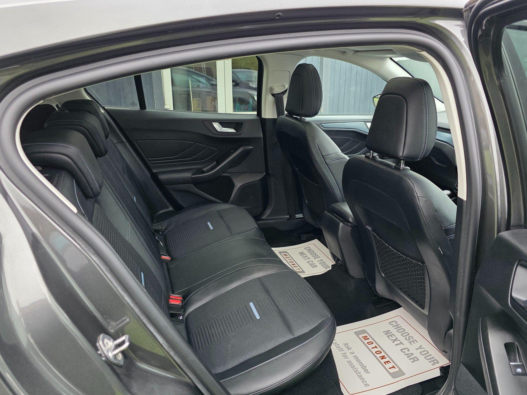 Ford Focus view 15