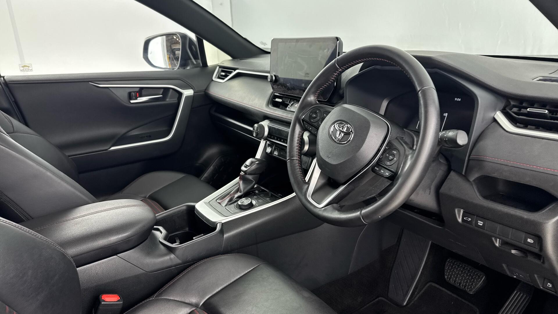 Toyota RAV4 view 9