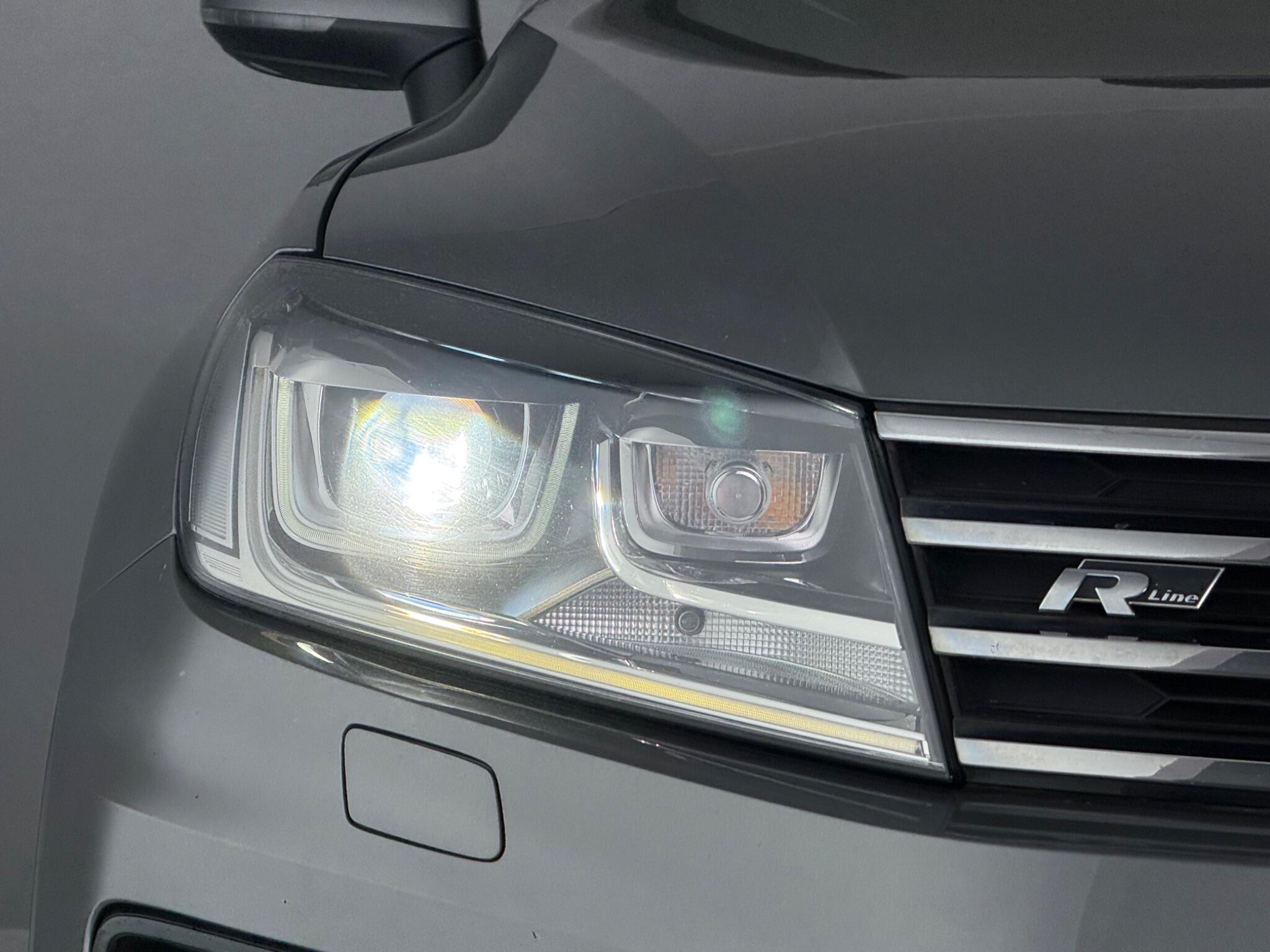Volkswagen Touareg view 13