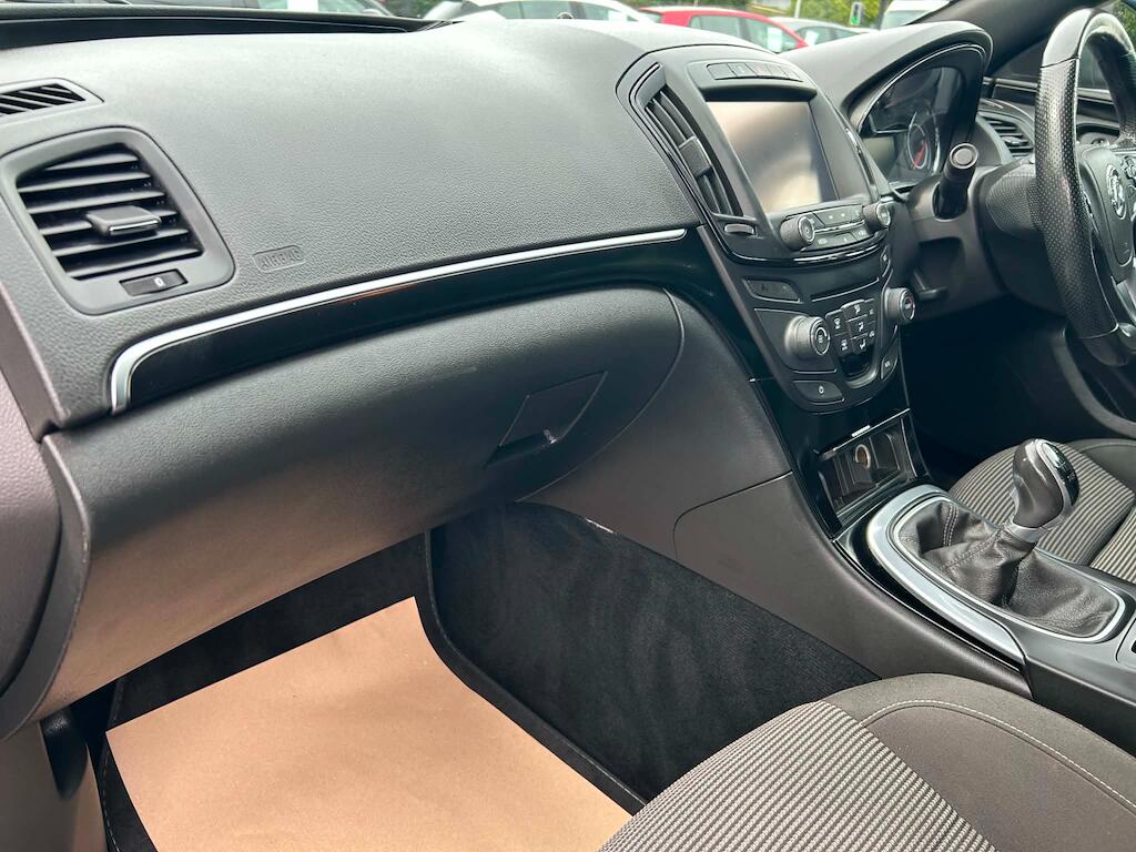 Vauxhall Insignia view 16