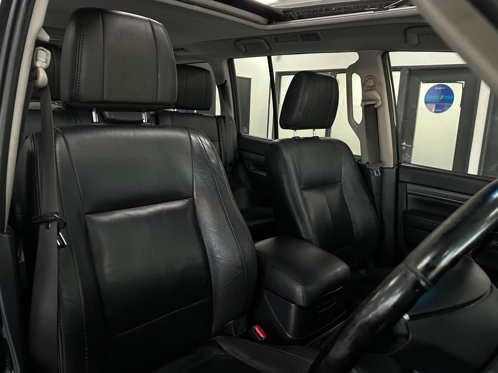 Mitsubishi Shogun view 16