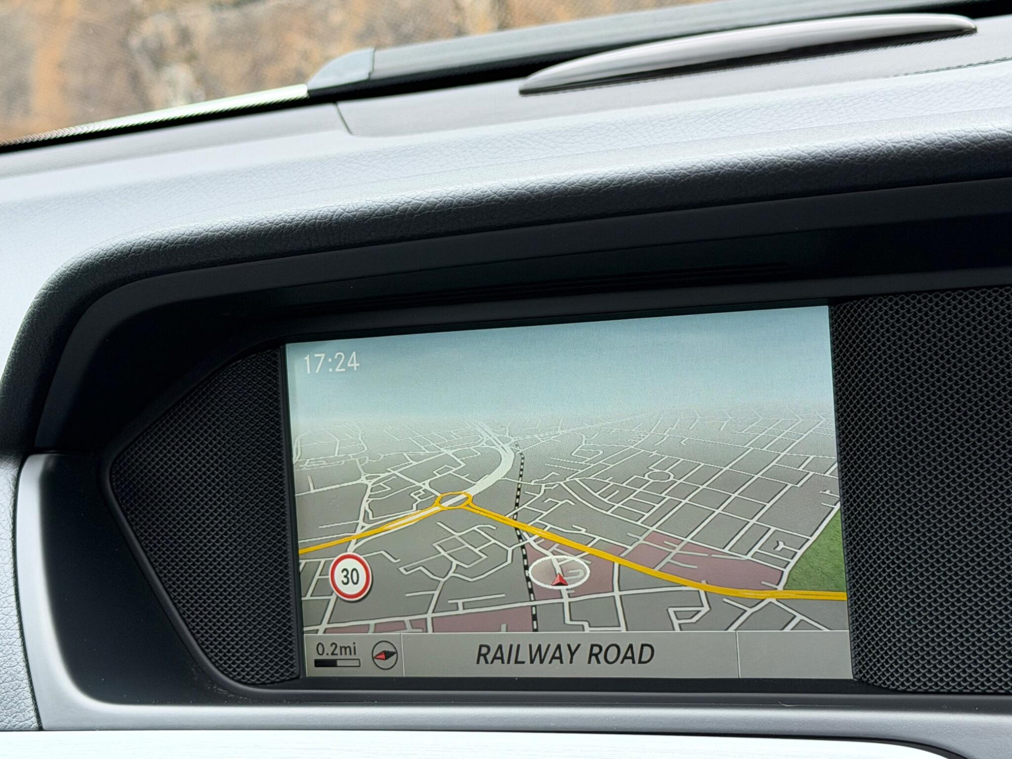 Mercedes-Benz C-Class view 35
