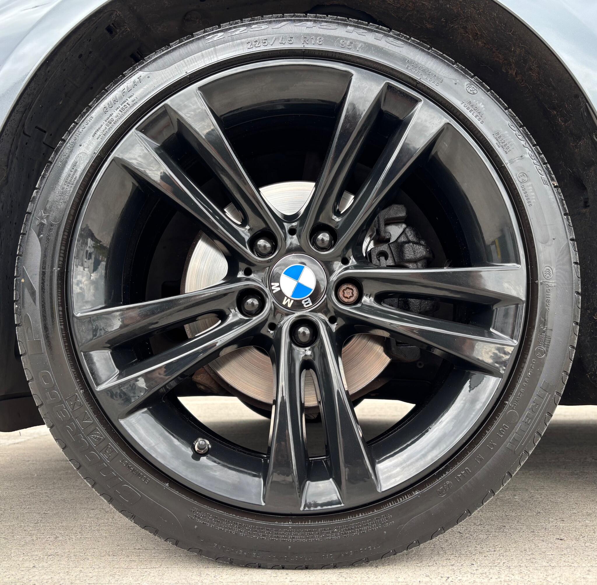 BMW 3 Series view 22