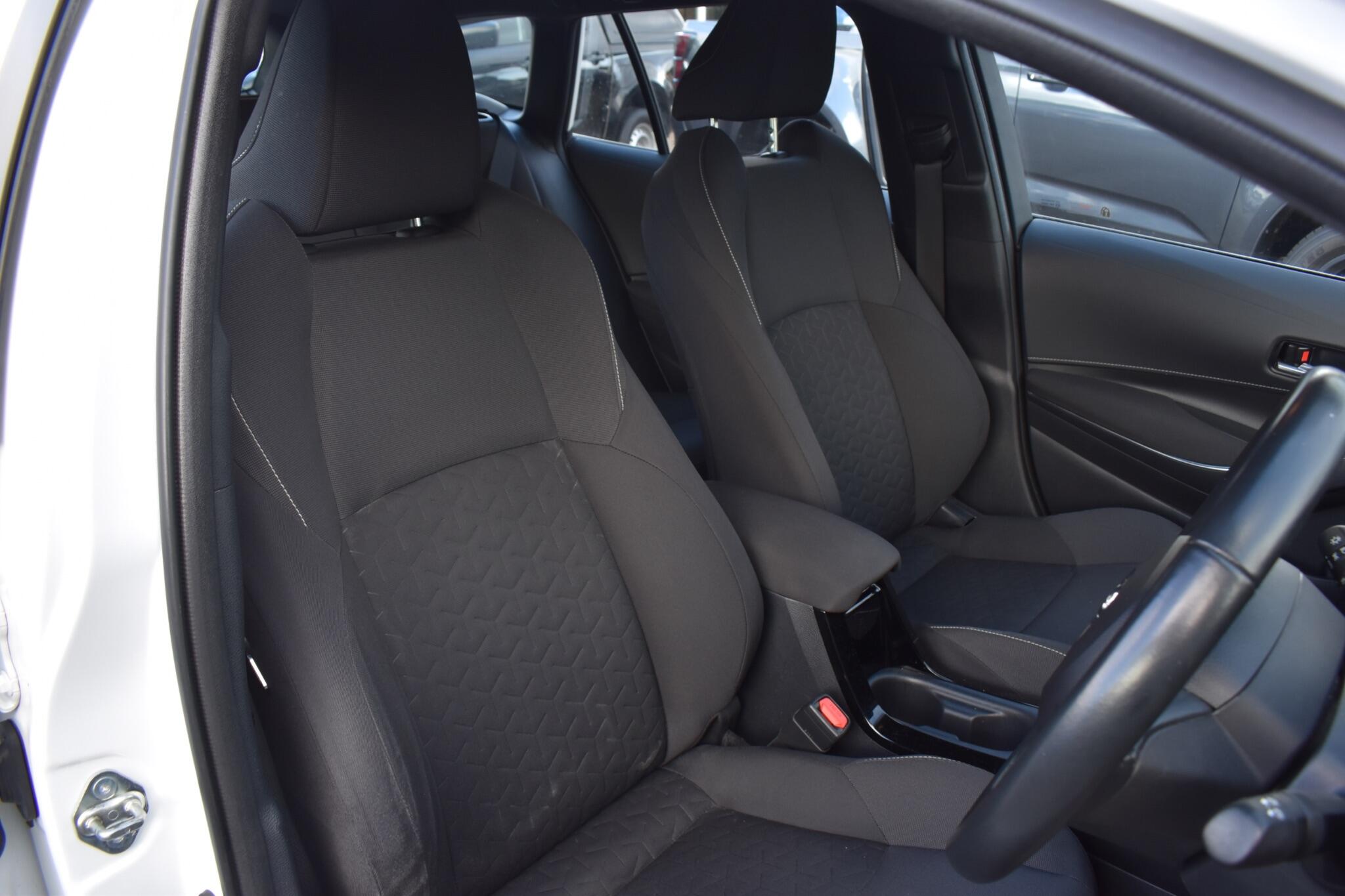Corolla - 1.8 VVT-h Icon Tech Touring Sports CVT Euro 6 (s/s) 5dr - Image 20