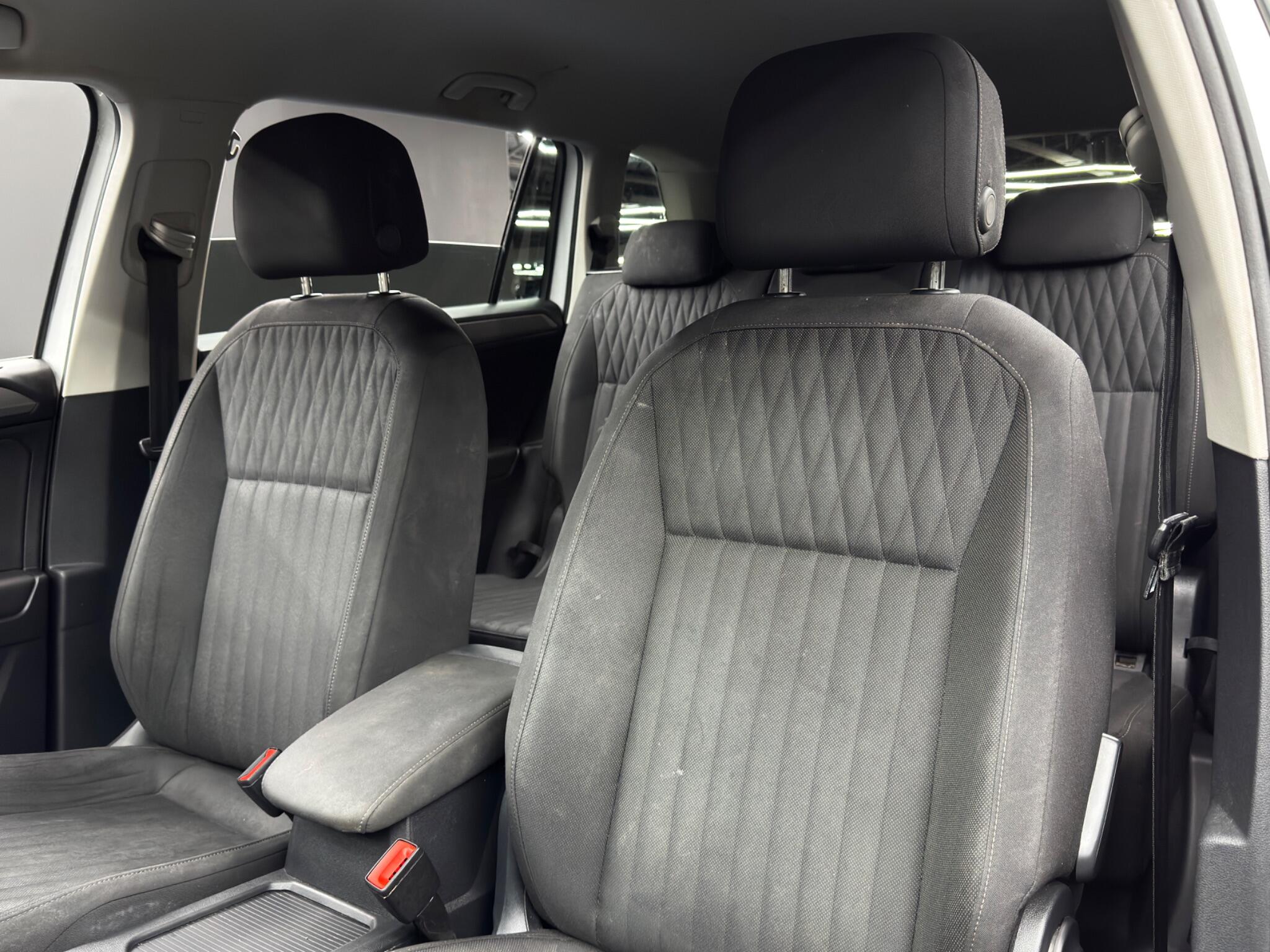 Volkswagen Tiguan Allspace view 13