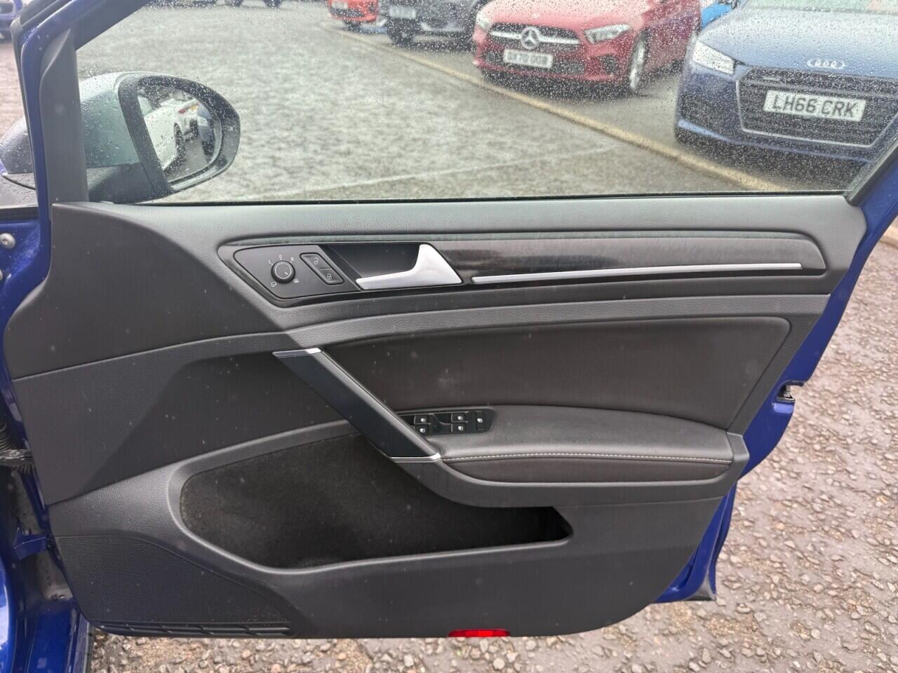 Volkswagen Golf view 15
