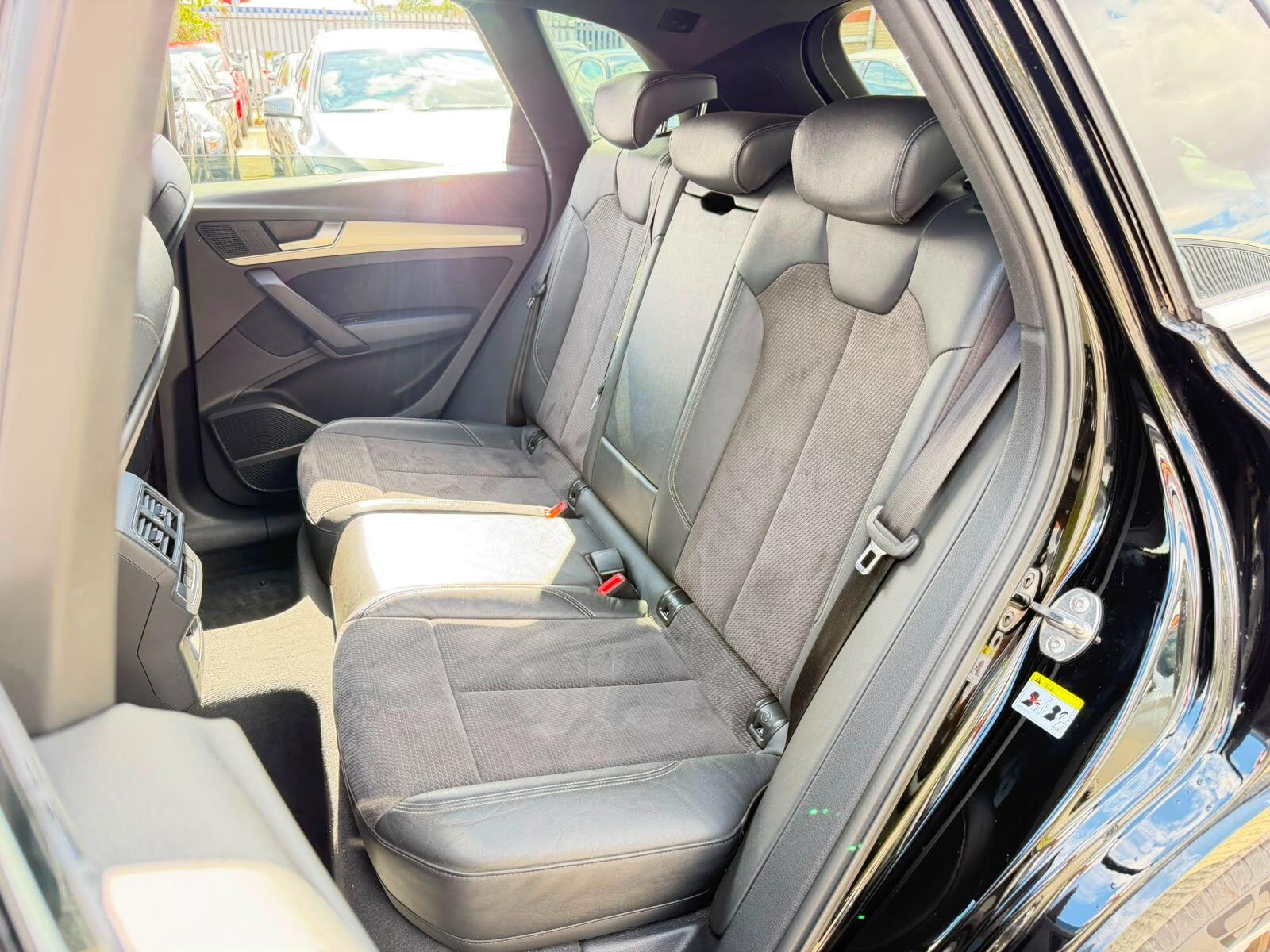 Audi Q5 view 18