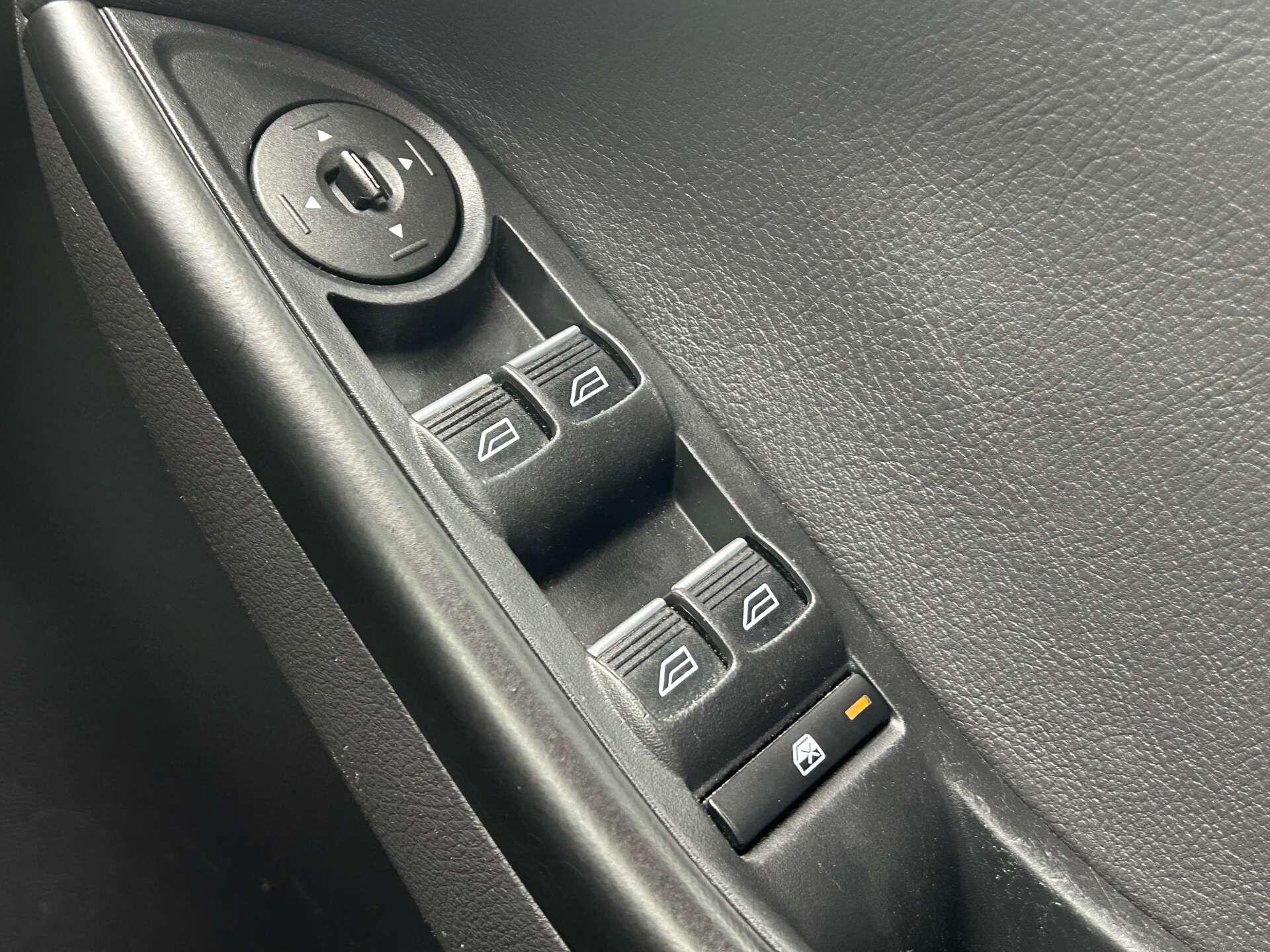 Ford Focus view 16