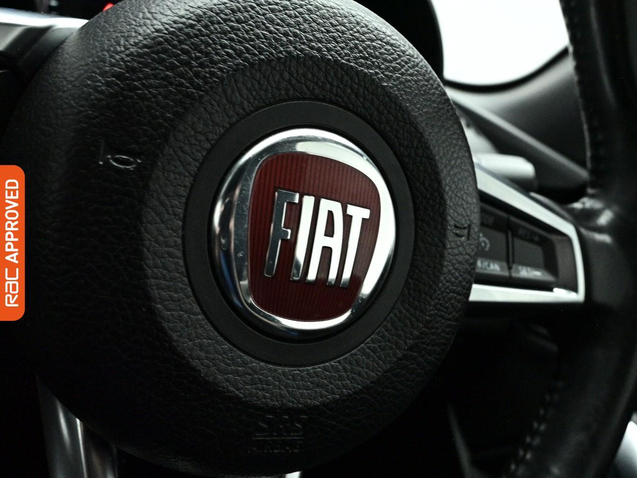 Fiat 124 Spider view 23