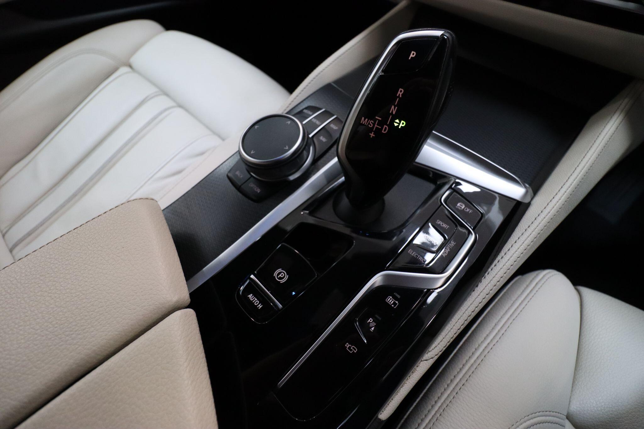 BMW 5 Series view 21