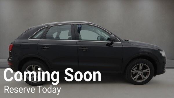 Audi Q3 view 18