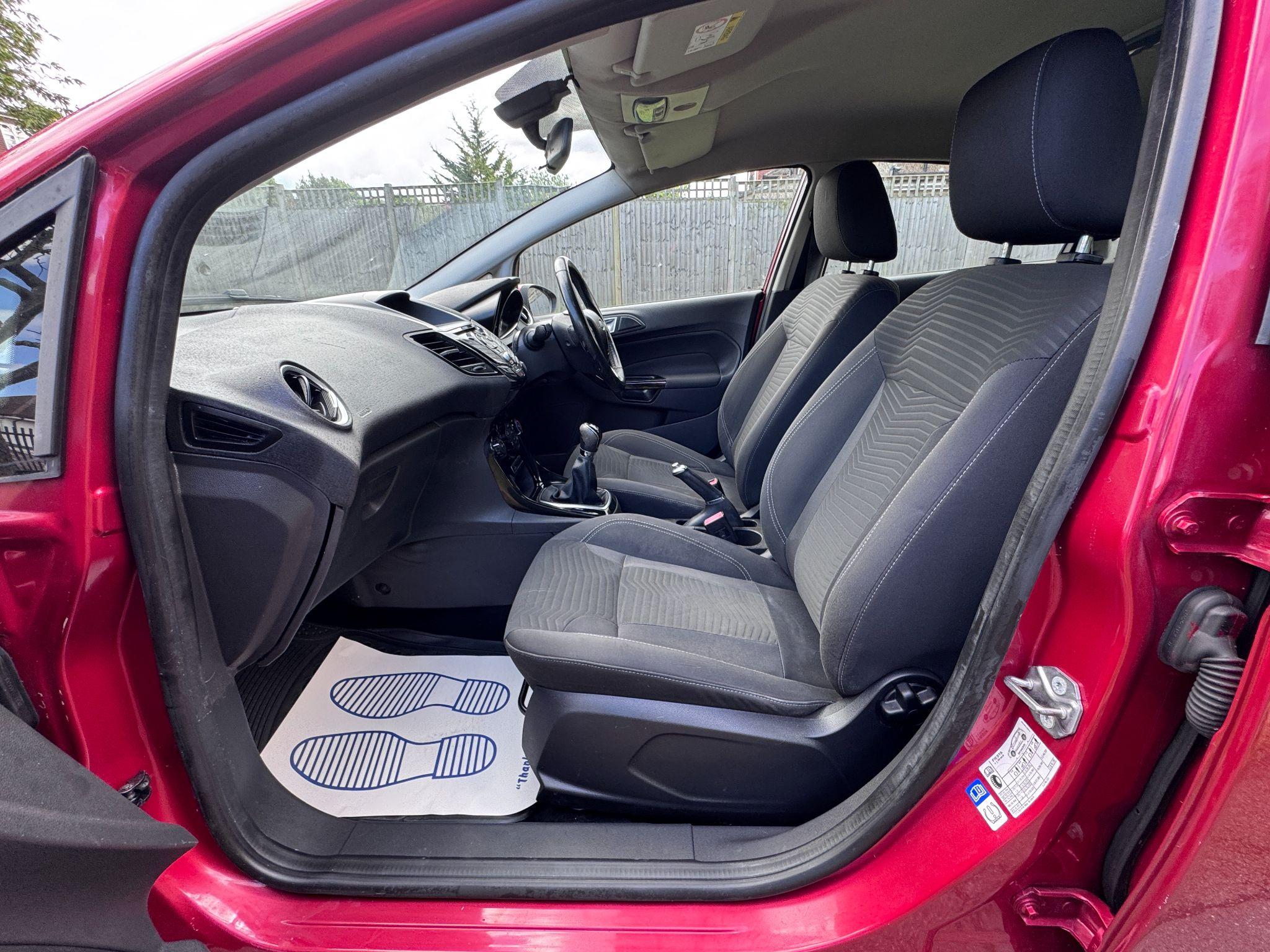 2016 Ford Fiesta image 19