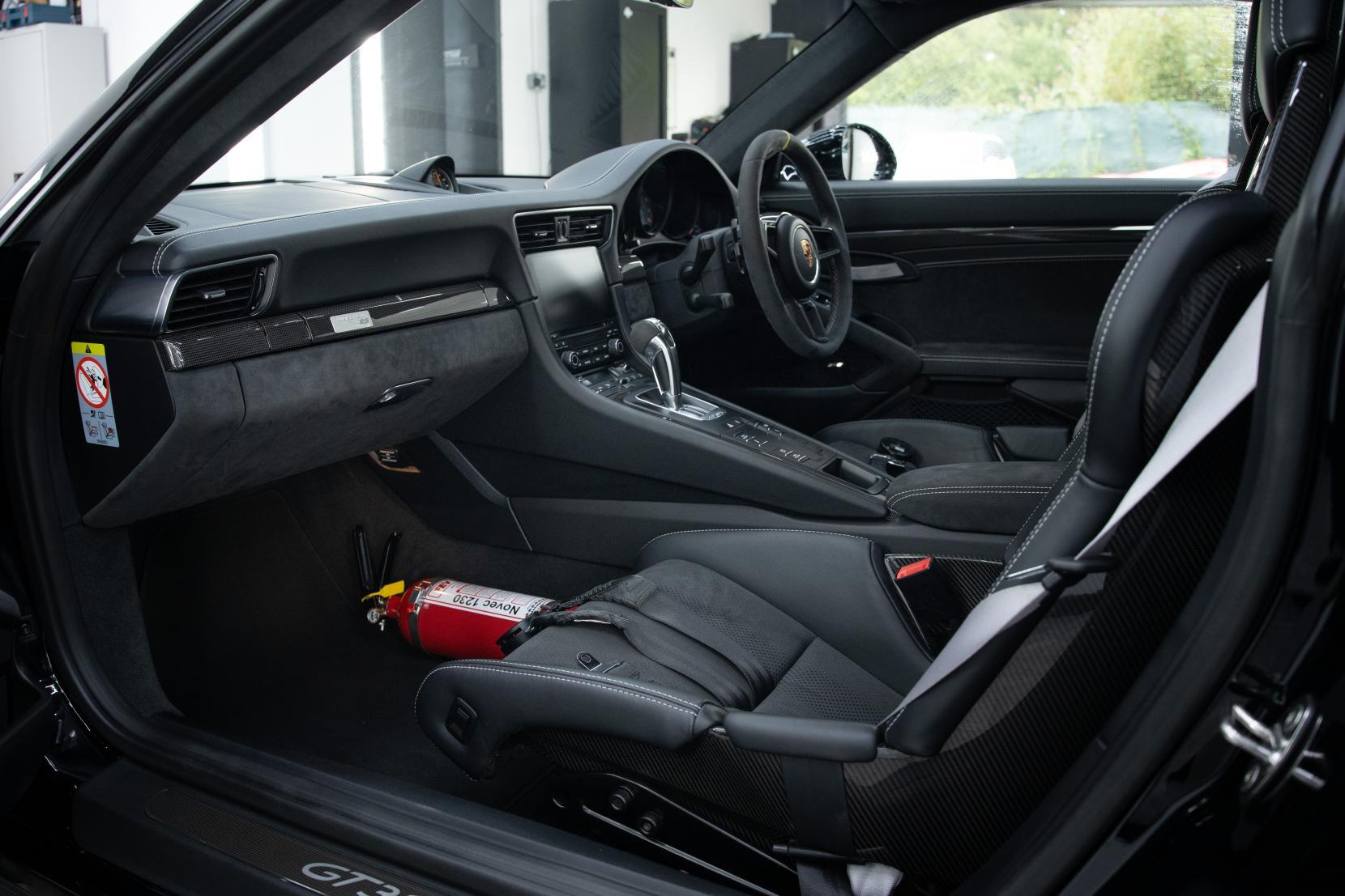 Porsche 911 view 9