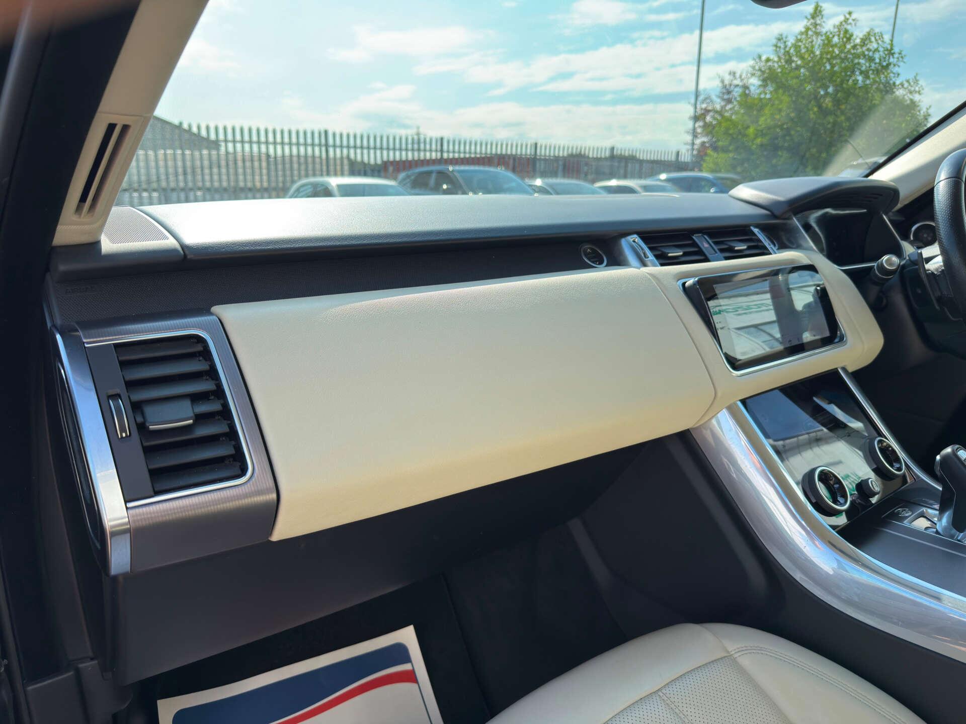 Land Rover Range Rover Sport view 43