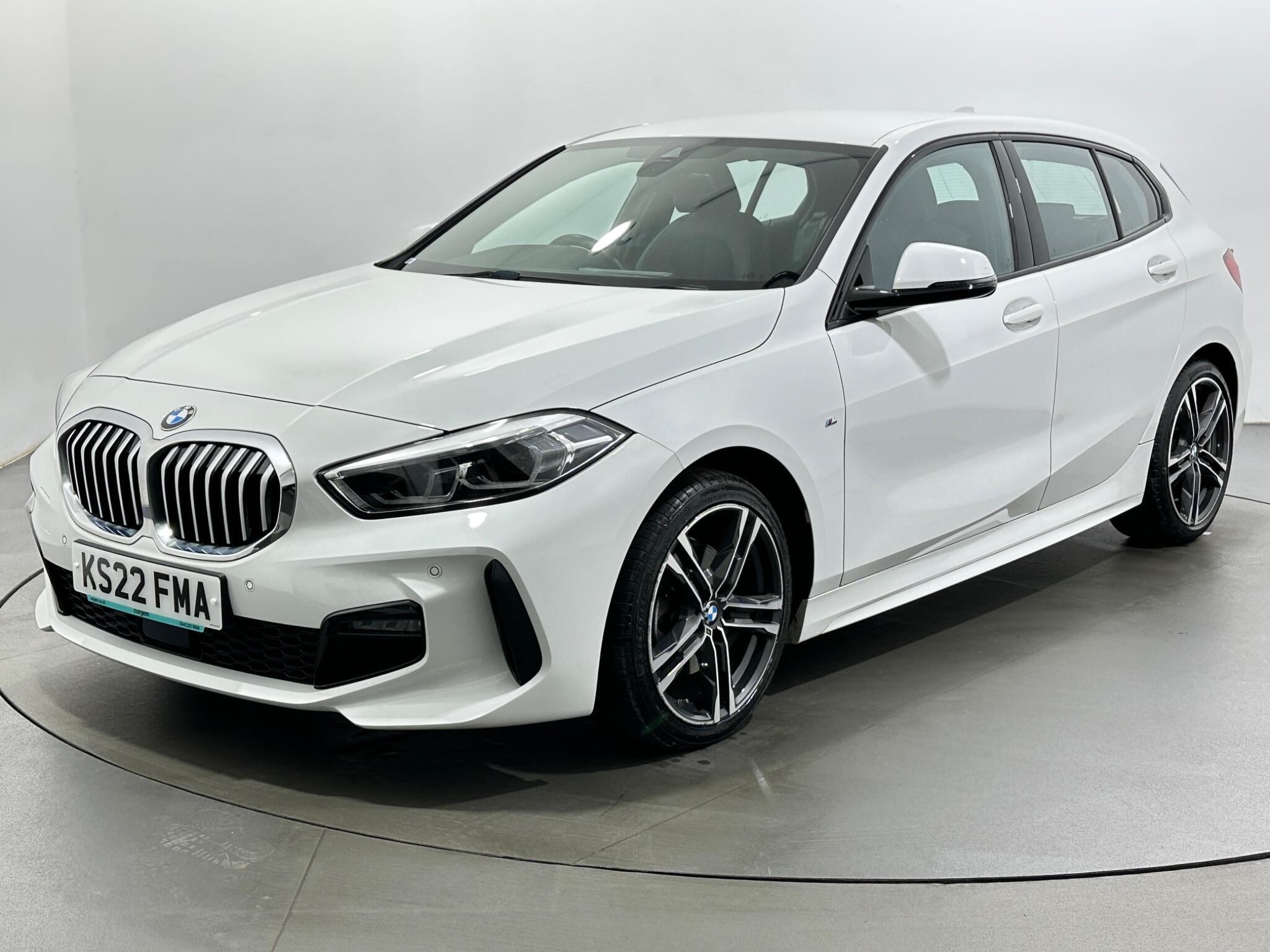 BMW 1 Series view 4