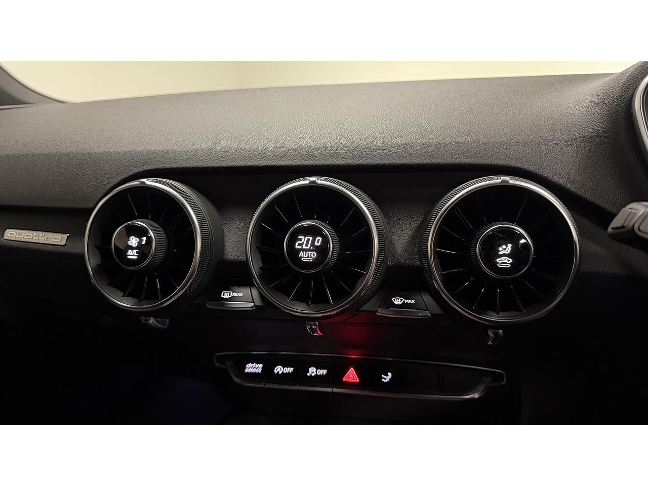 Audi TT view 22