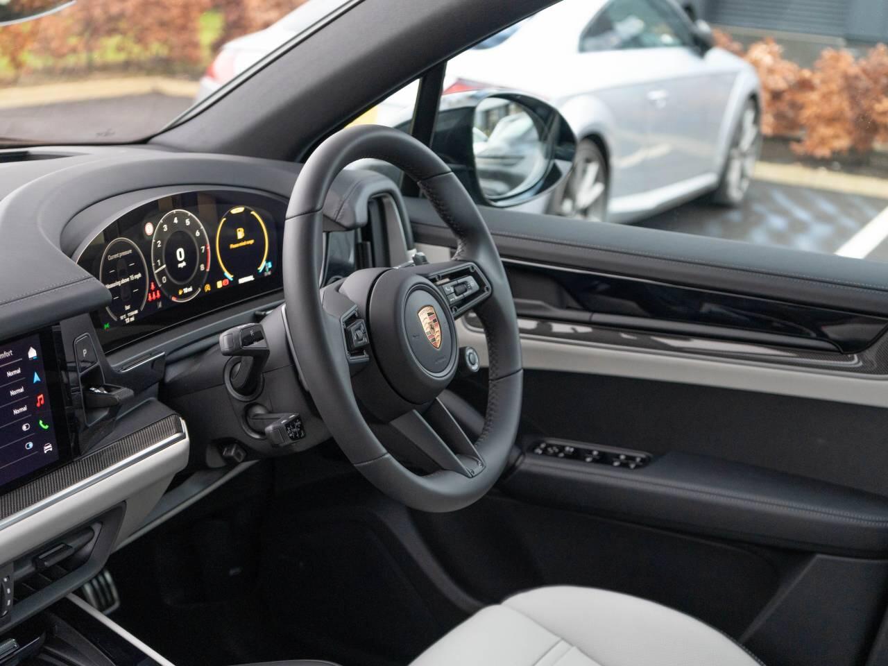 Porsche Cayenne view 45