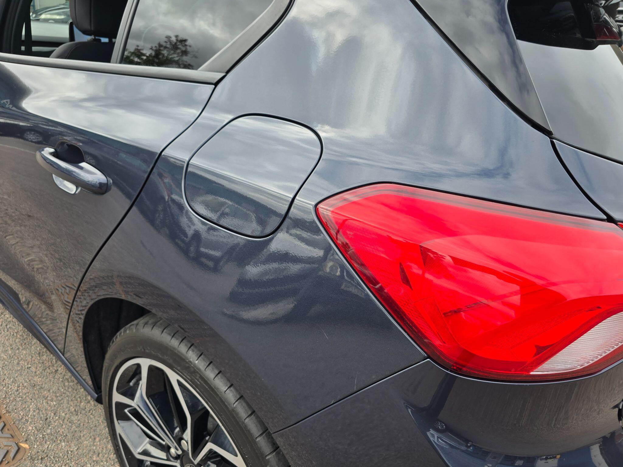 Ford Focus view 92