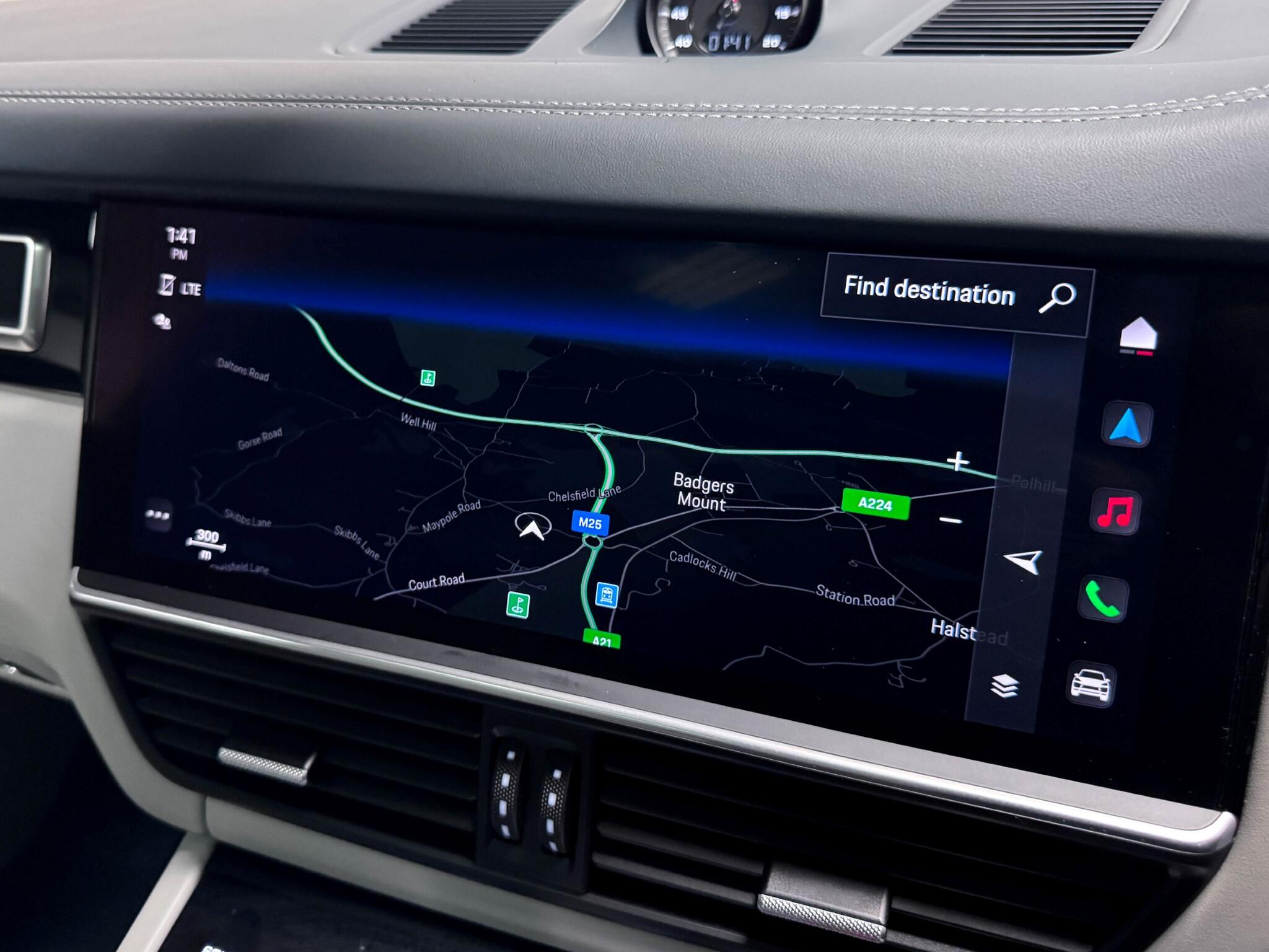 Porsche Cayenne view 41