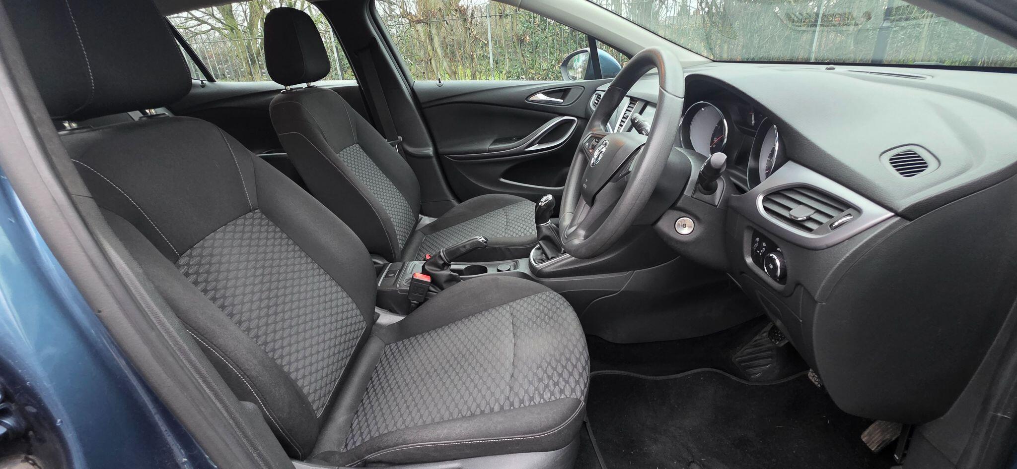 2016 Vauxhall Astra 1.6 CDTi BlueInjection Design Euro 6 (s/s) 5dr • 78,100 miles image 16