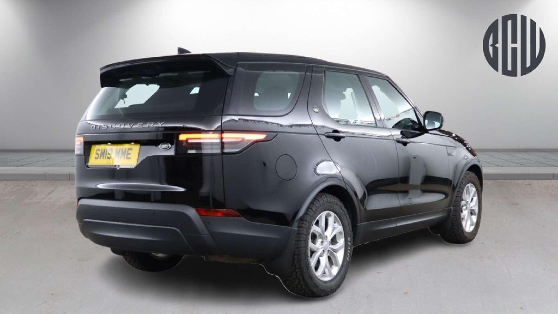 Land Rover Discovery view 4