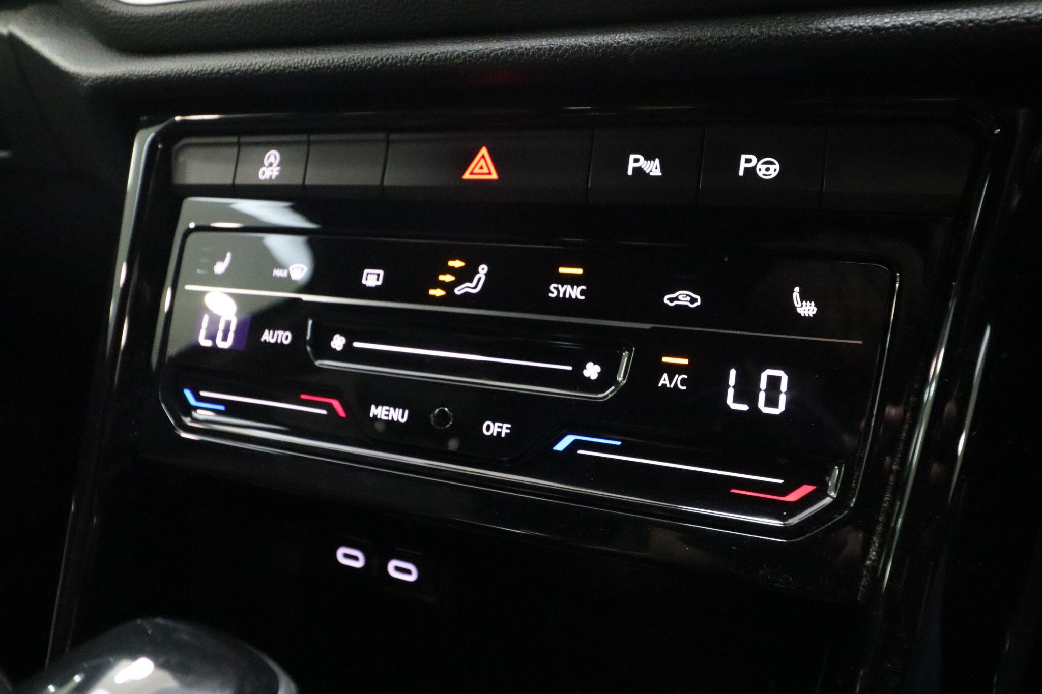 Volkswagen T-Roc view 22