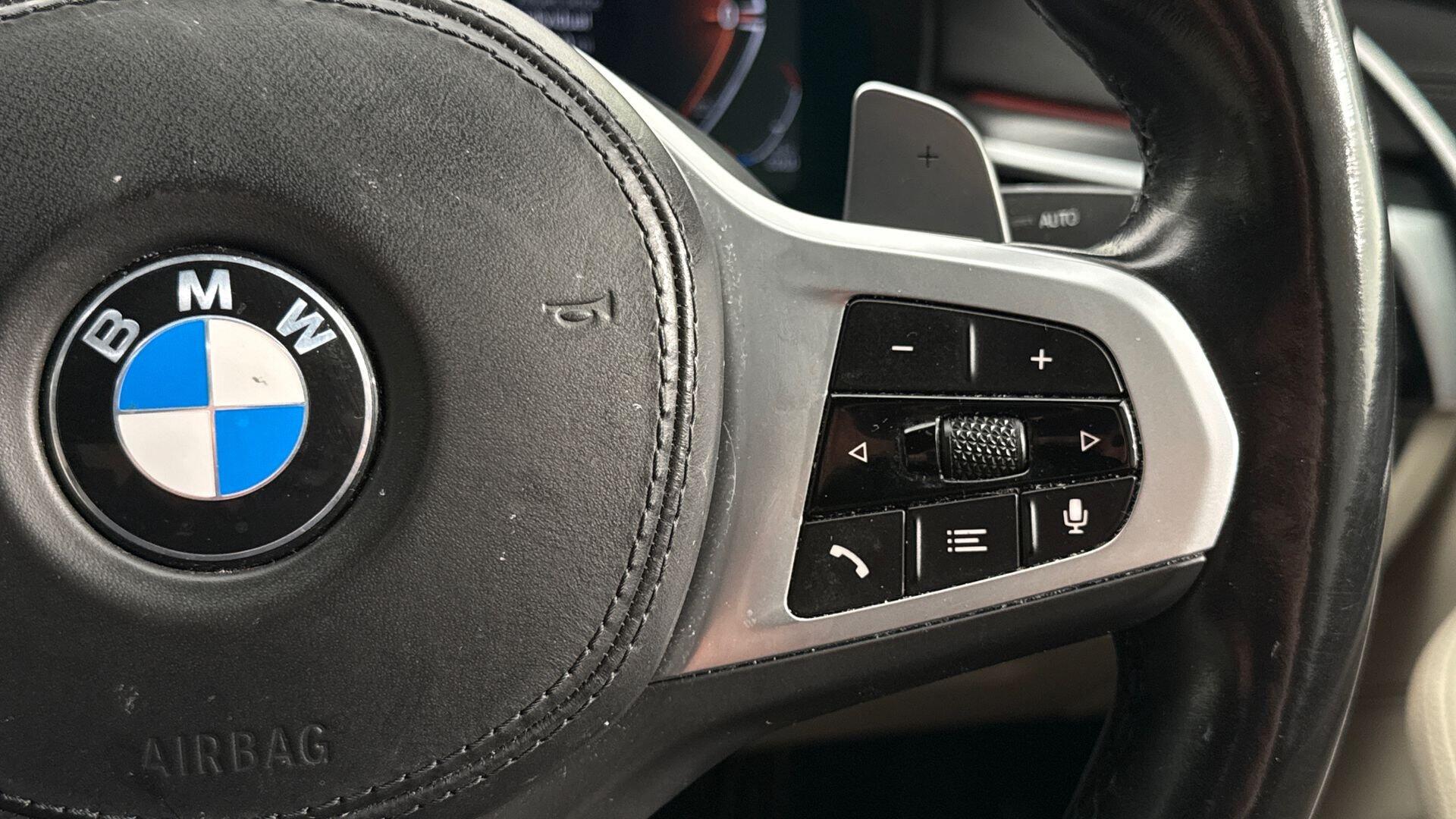 BMW 5 Series view 19