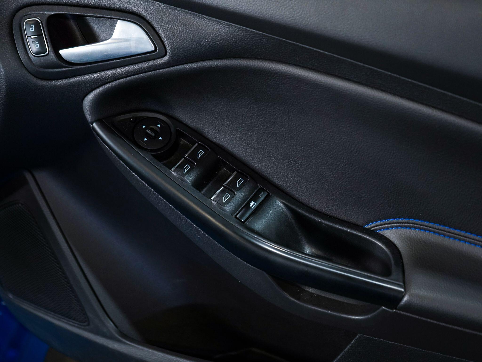 Ford Focus view 21