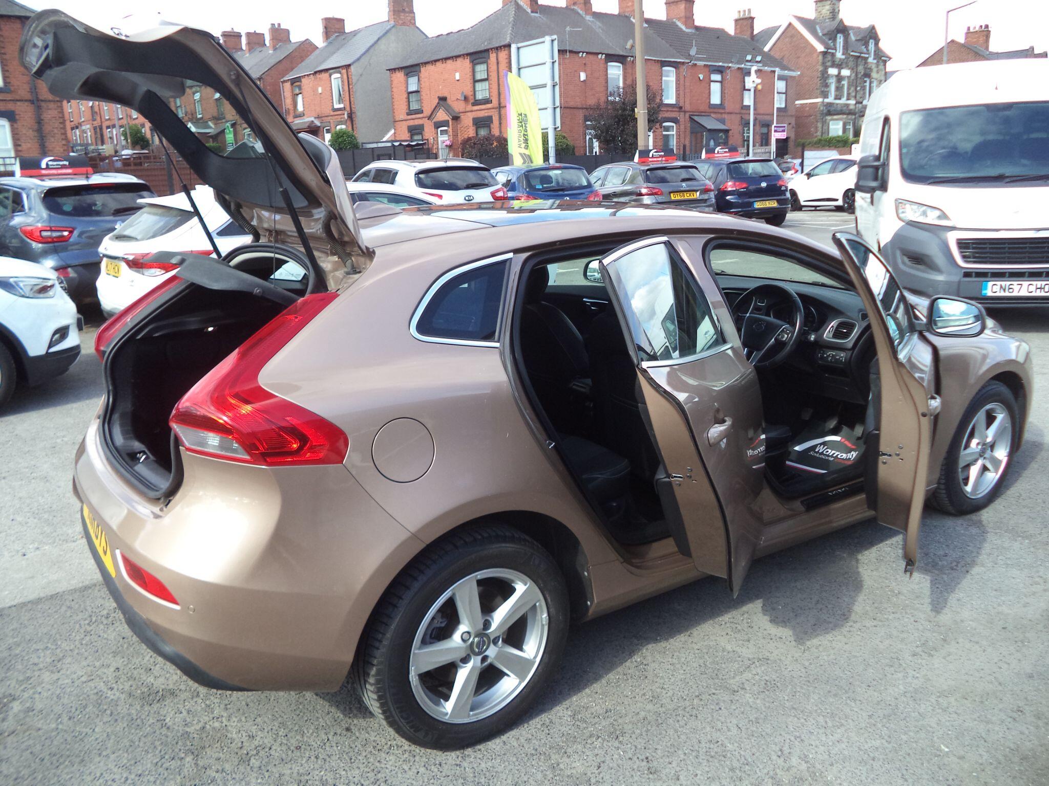 Volvo V40 view 18