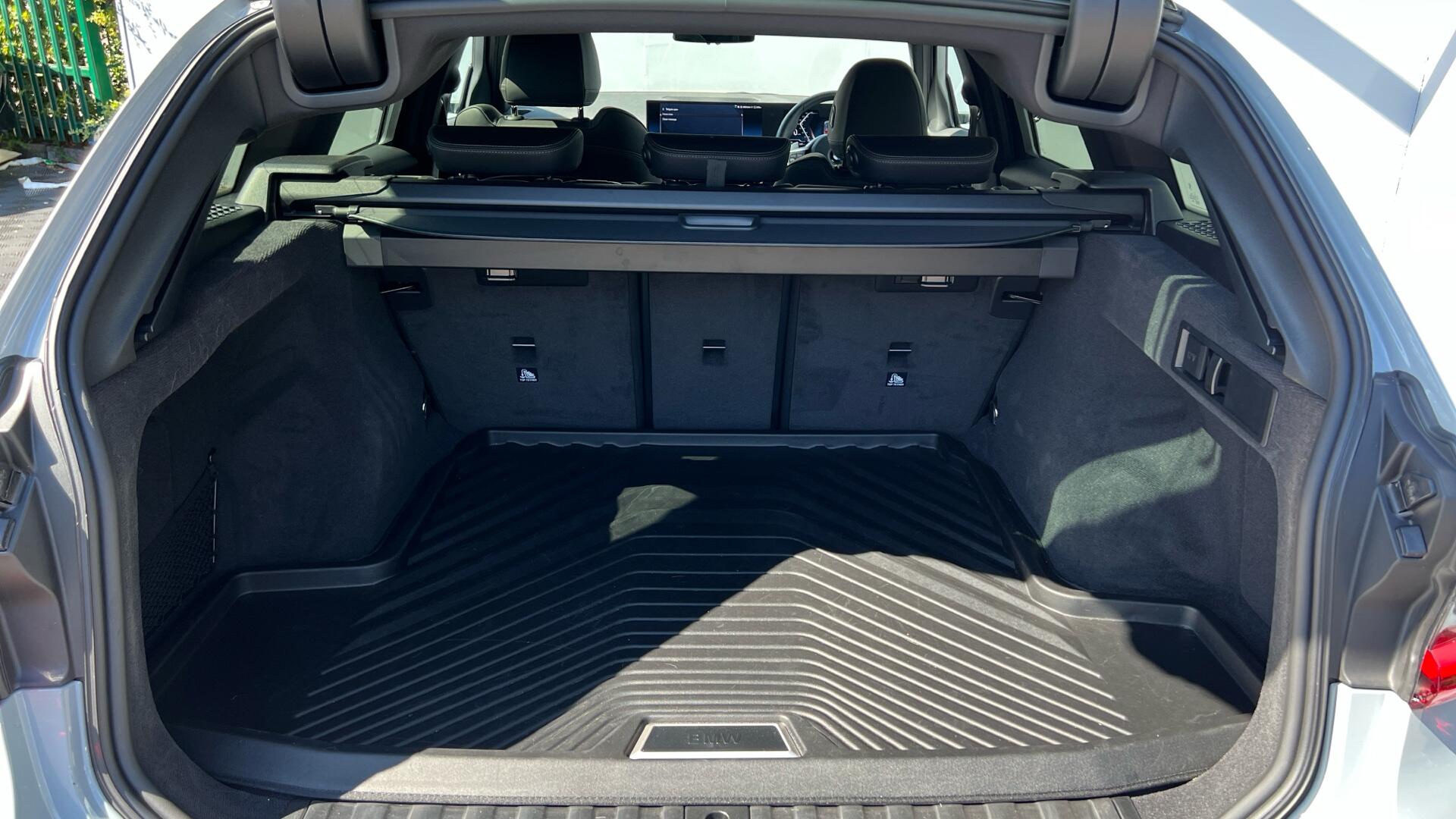 BMW 3 Series view 13