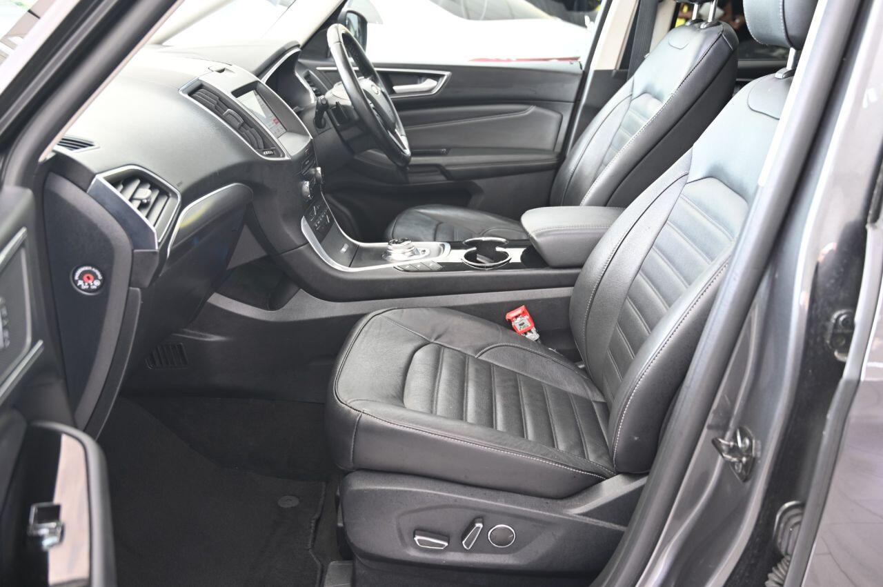 Ford Galaxy view 15