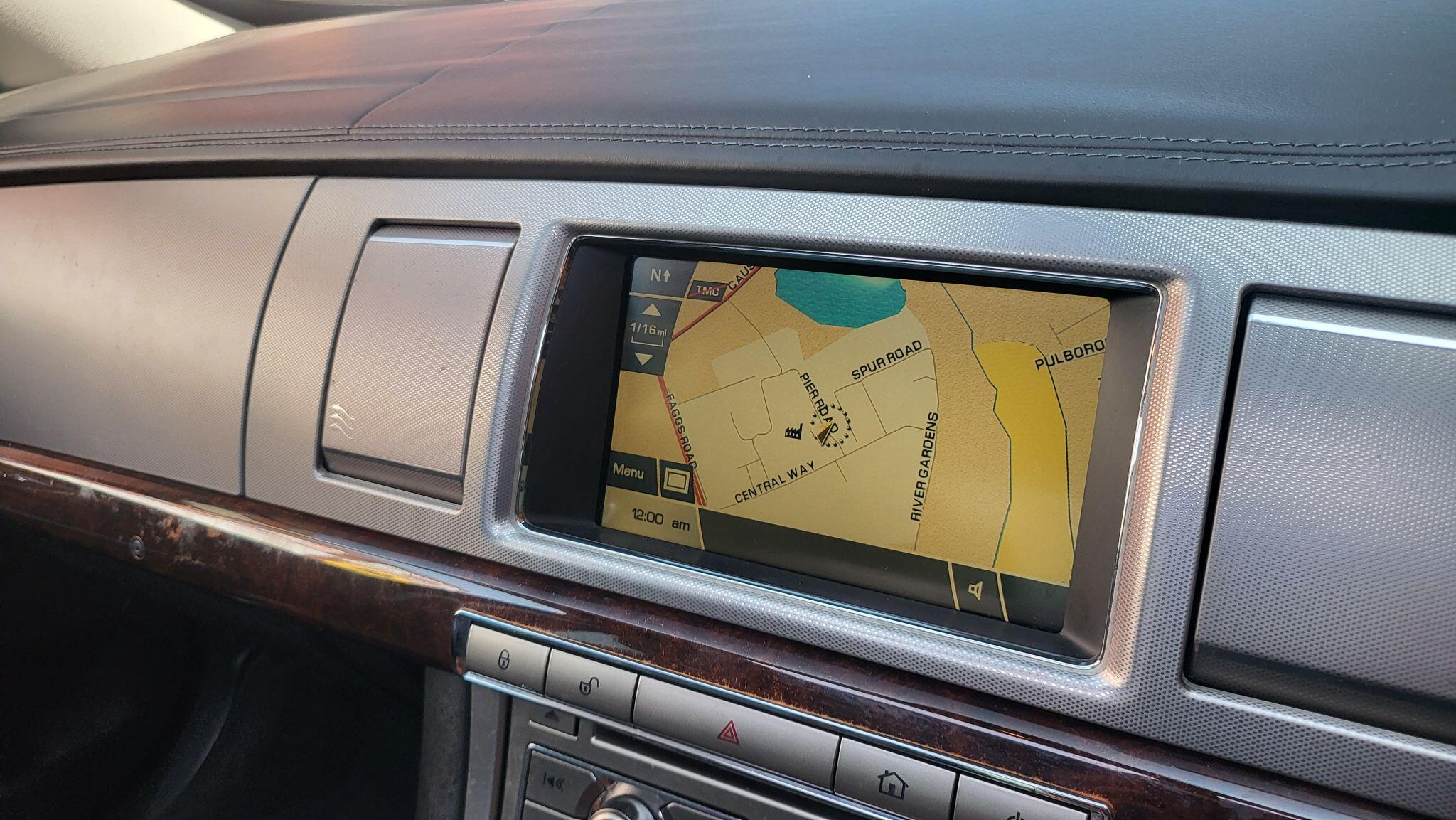 Jaguar XF view 29