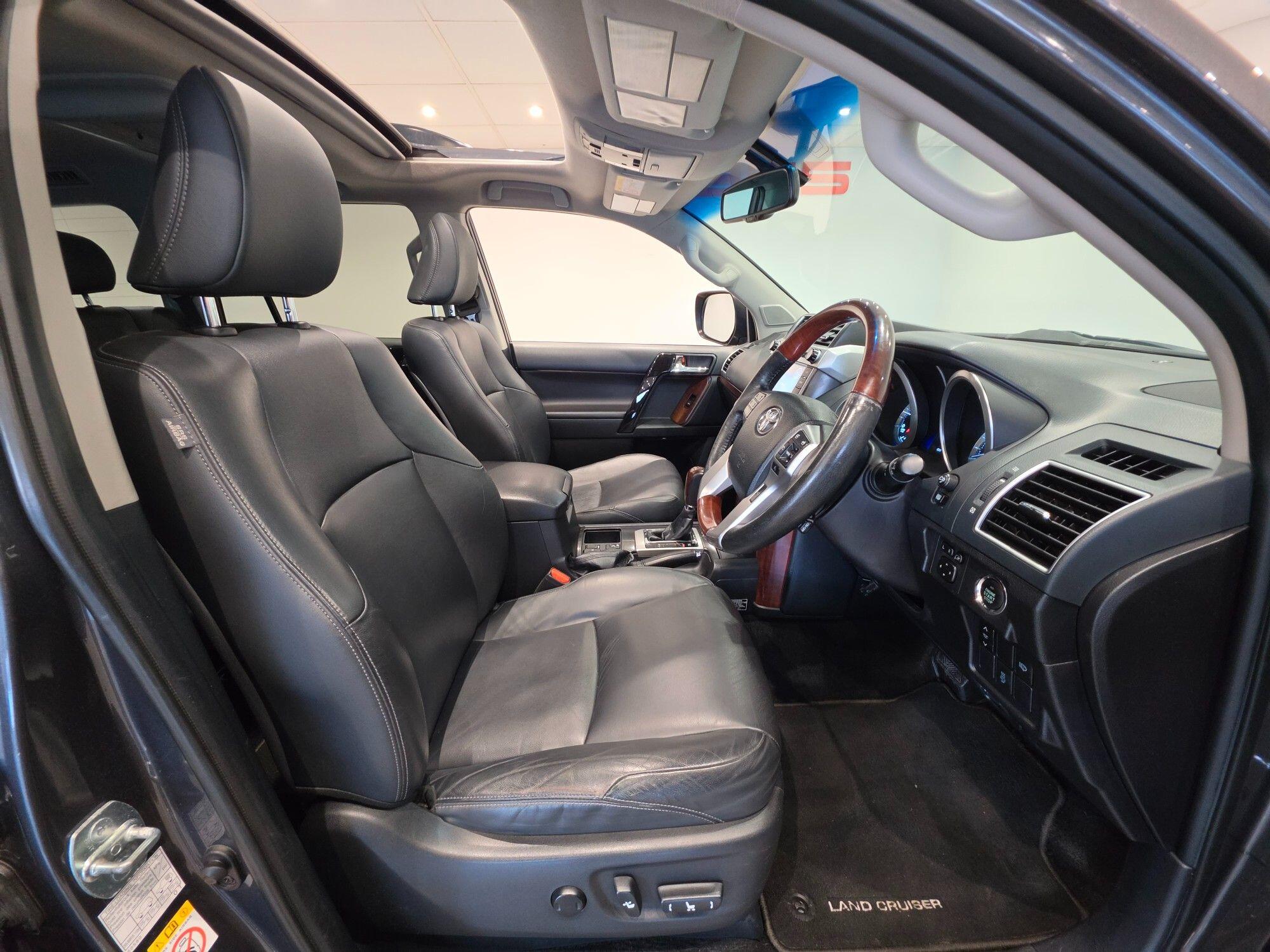 Toyota Land Cruiser view 26
