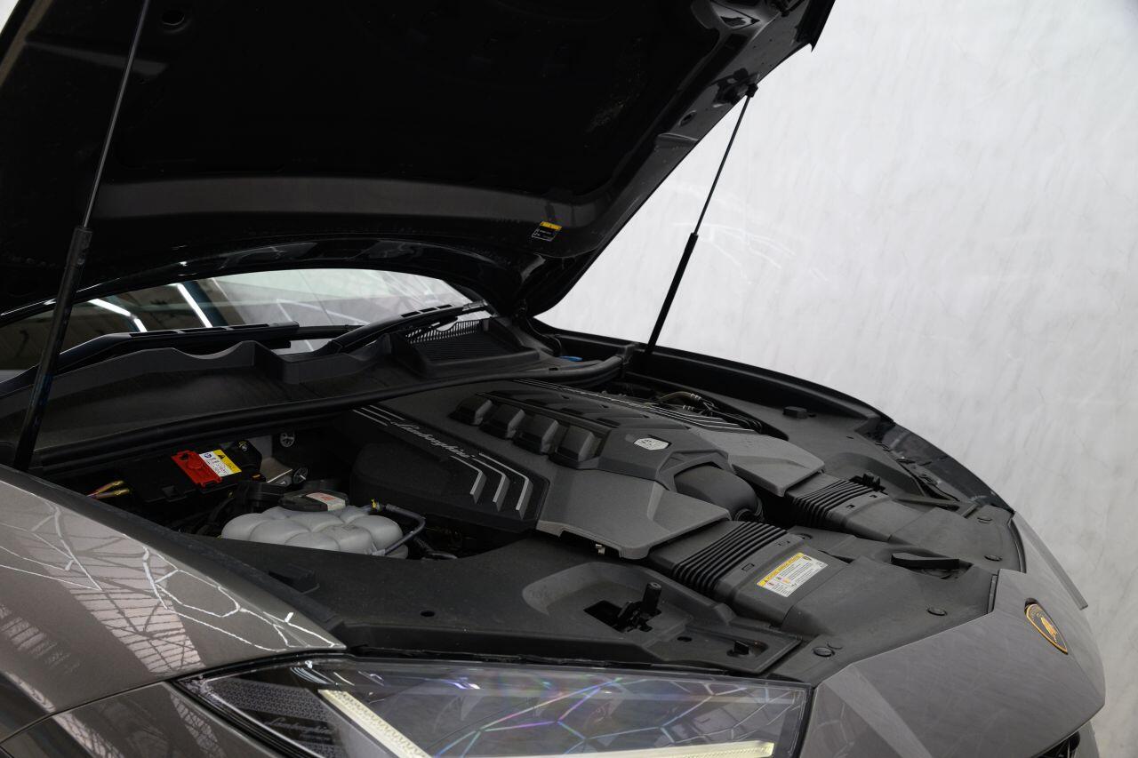 Lamborghini Urus view 23