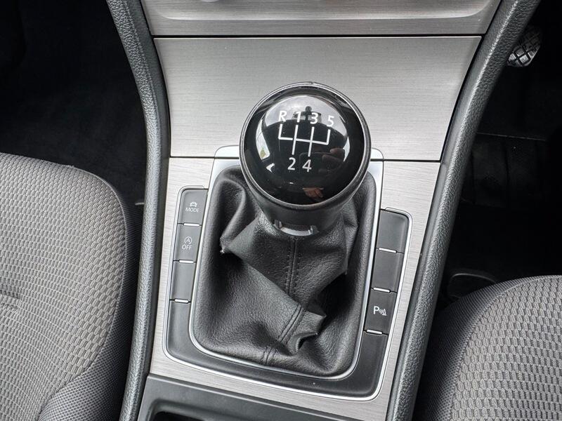 Volkswagen Golf view 18