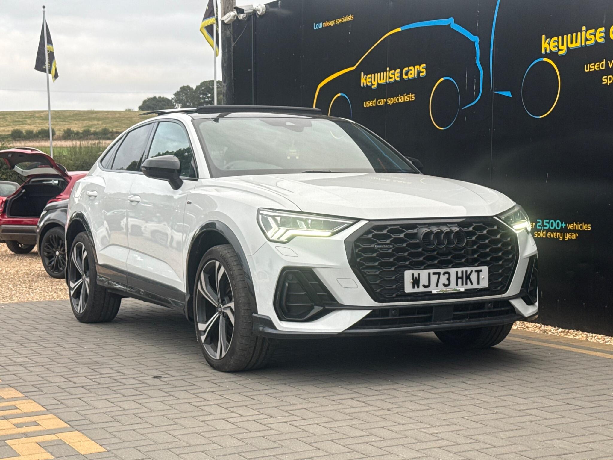 Audi Q3 view 9