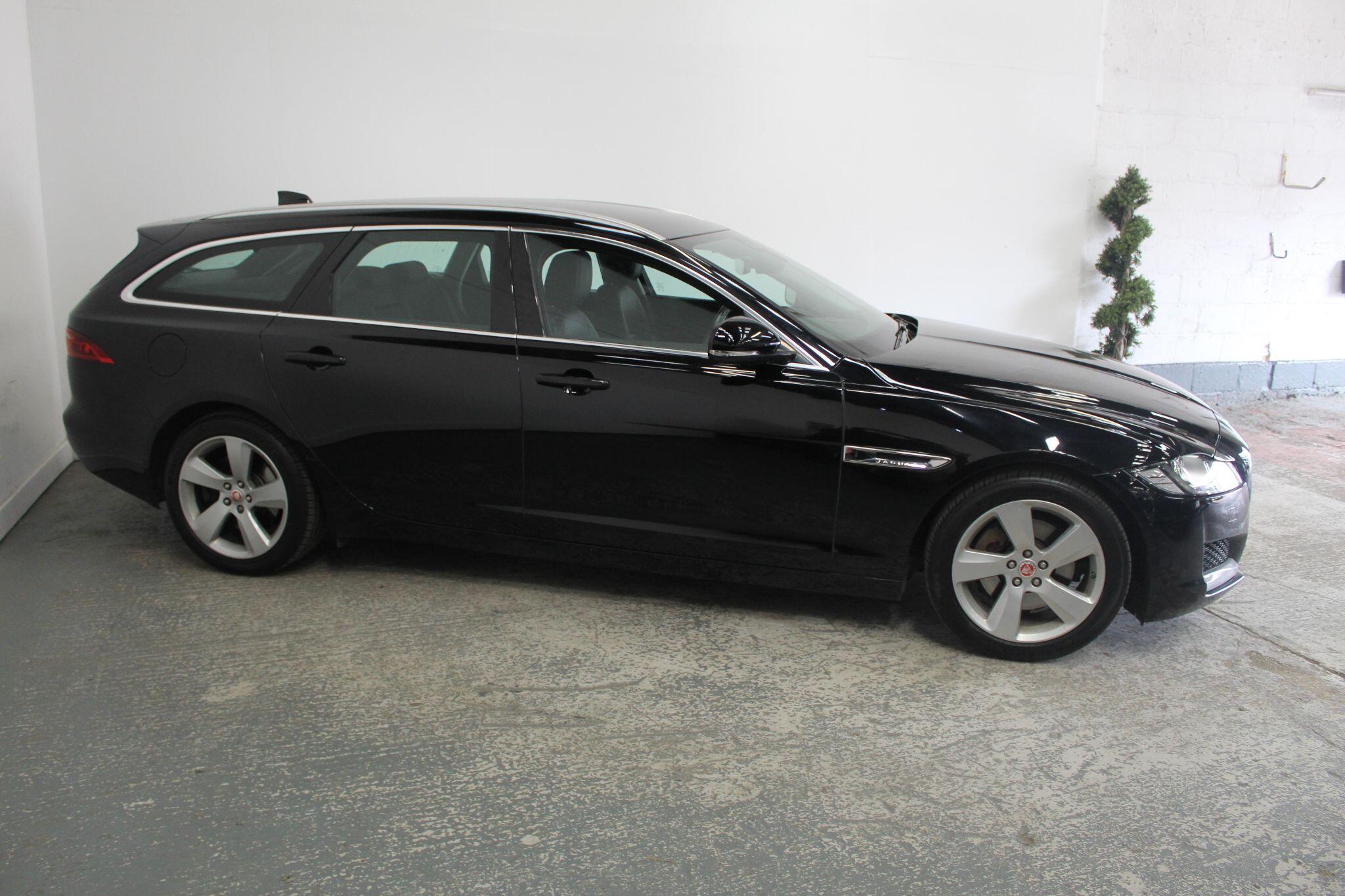 Jaguar XF view 4