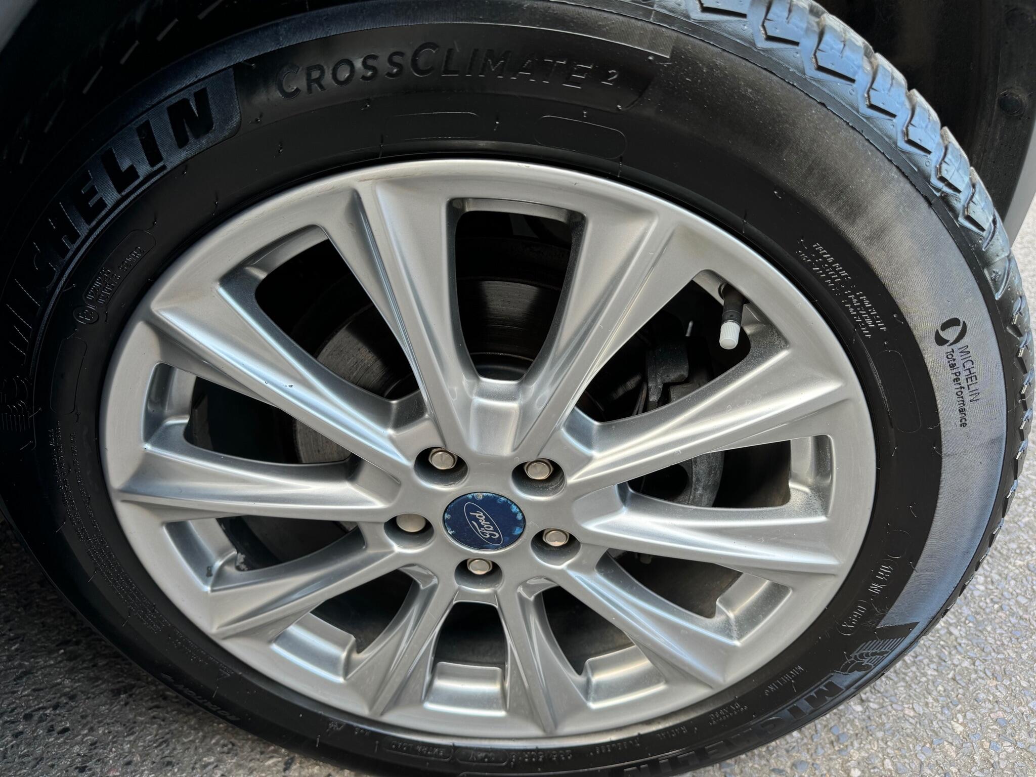 Ford Kuga view 25